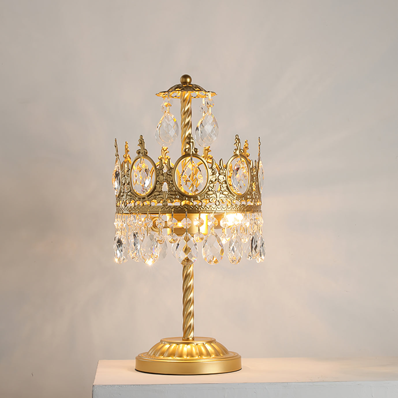 Lampe de Table en Cristal Doré - Élégante et Luxueuse pour Intérieur