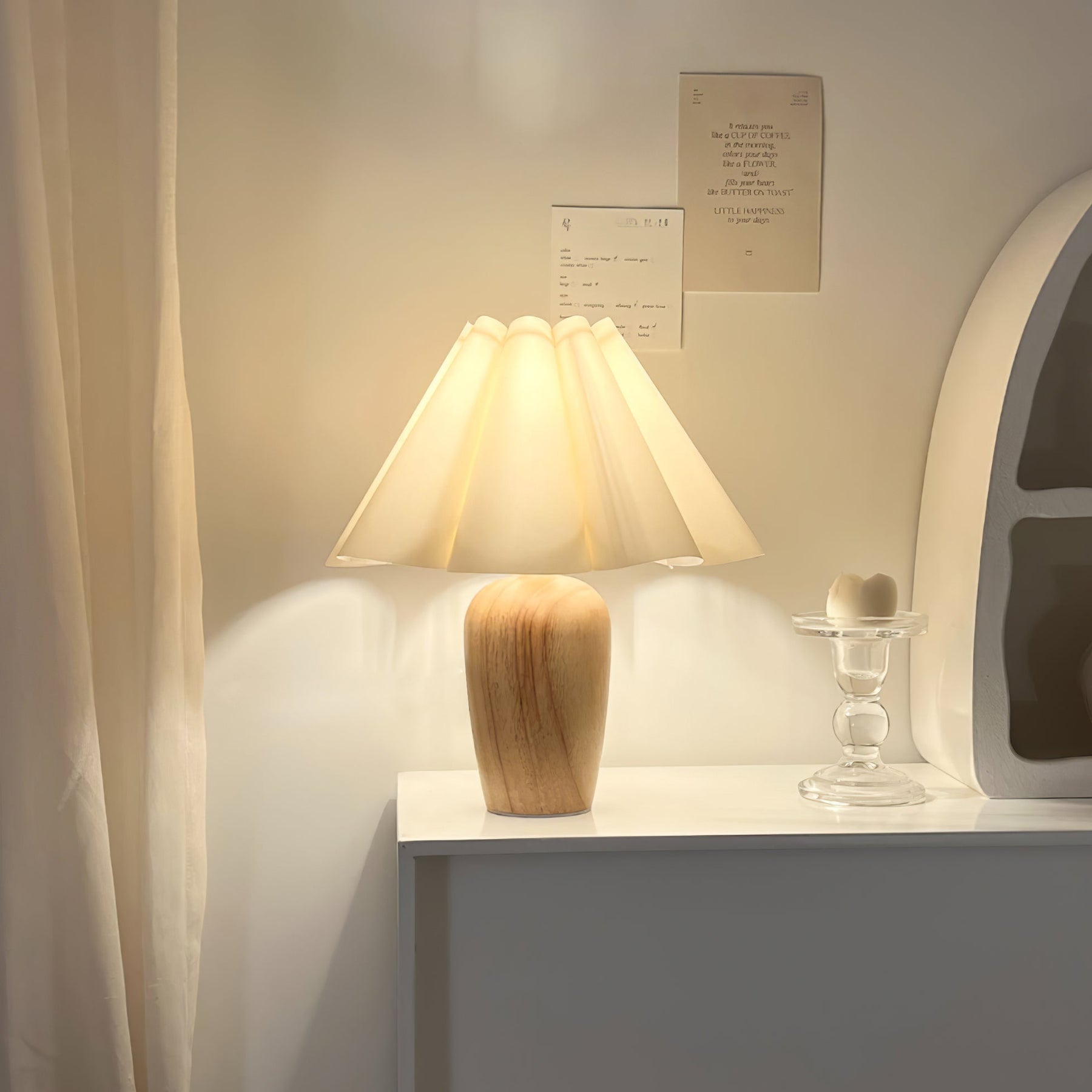 Lampe de Table Vintage en Velours - Abat-jour Plissé et Base en Bois