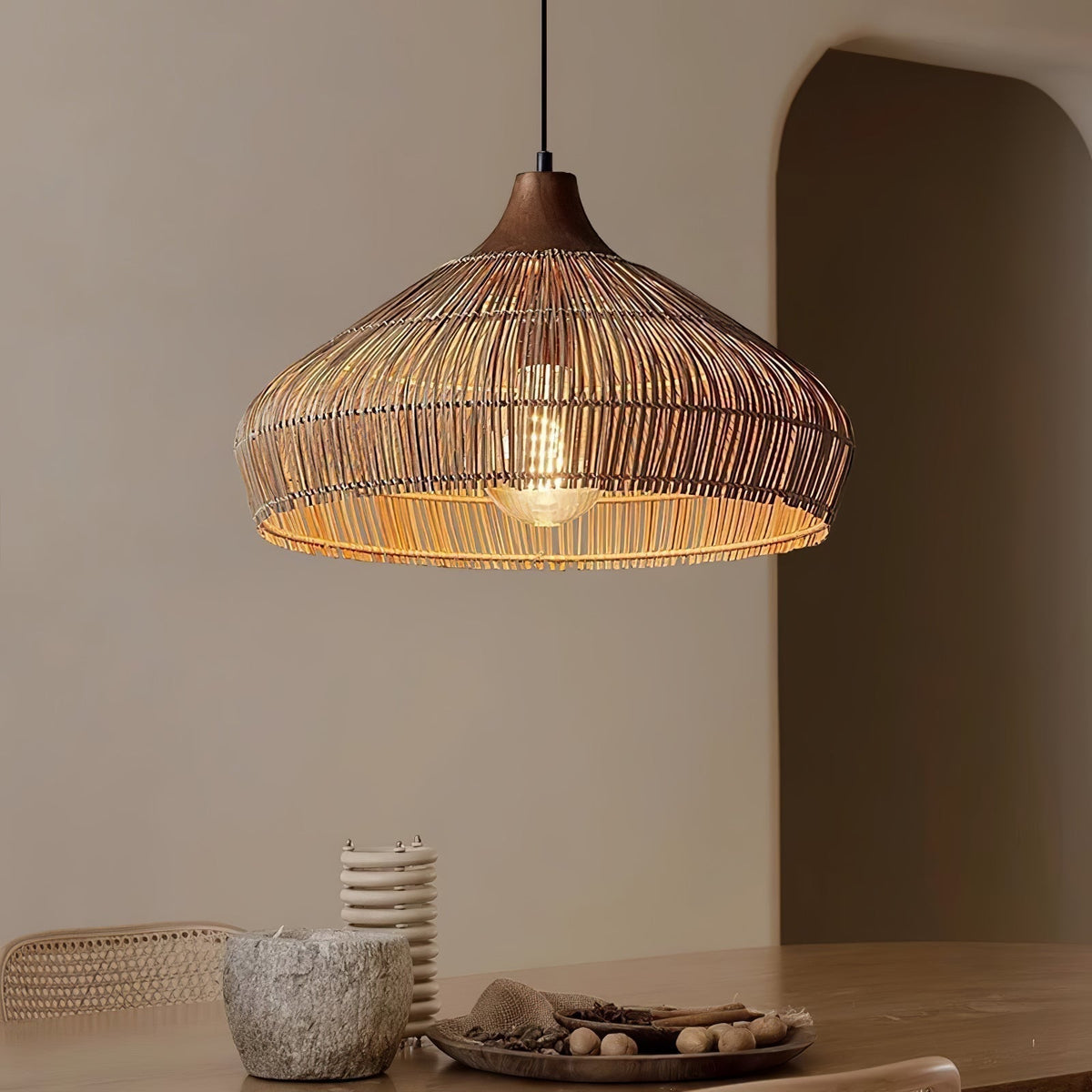 Lampe Suspendue en Rotin Tressé - Éclairage Bohémien pour Intérieurs Chaleureux