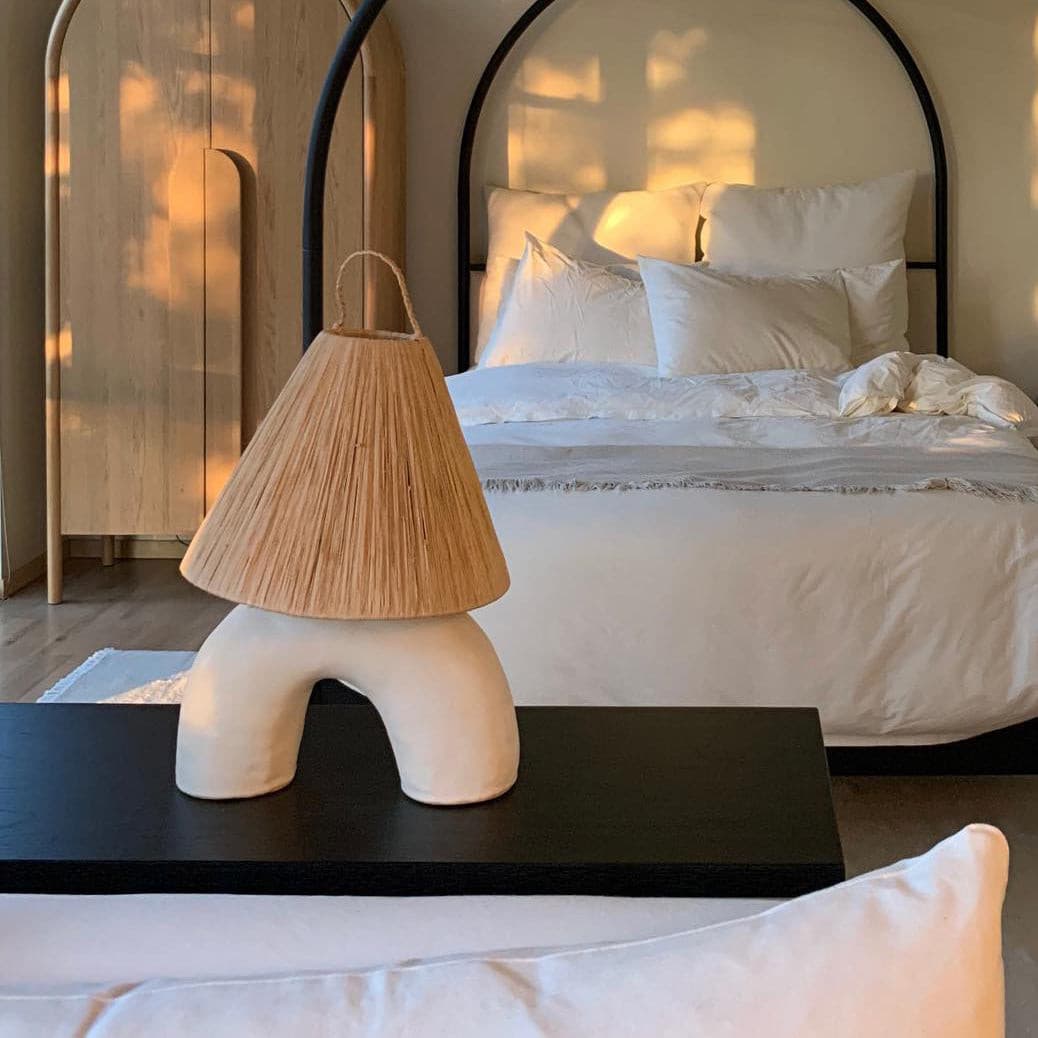 Lampe de Table Élégante - Fabrication Artisanale et Énergie Efficace