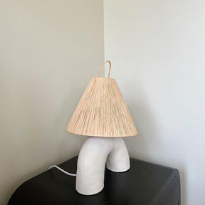 Lampe de Table Élégante - Fabrication Artisanale et Énergie Efficace