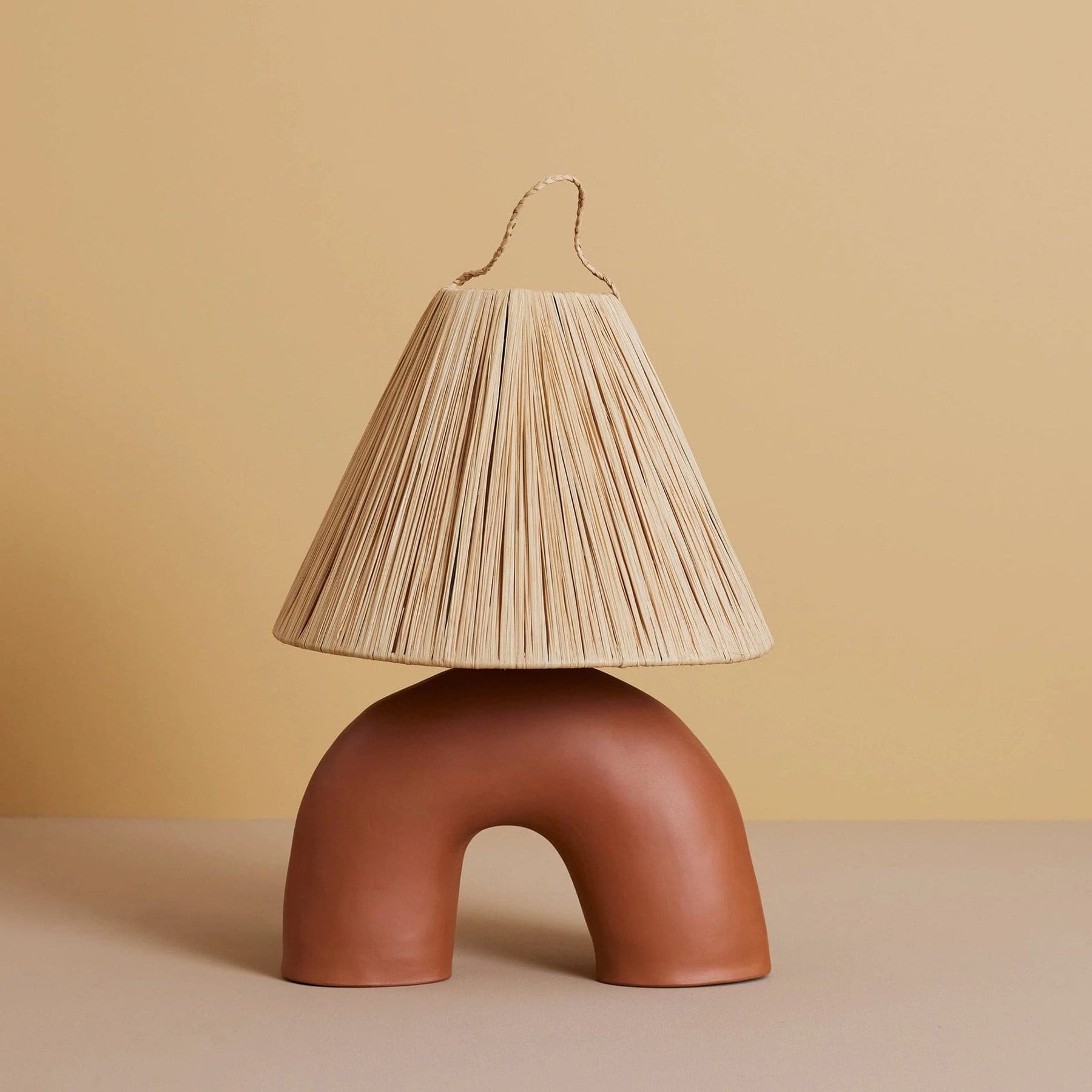 Lampe de Table Élégante - Fabrication Artisanale et Énergie Efficace