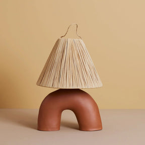 Lampe de Table Élégante - Fabrication Artisanale et Énergie Efficace