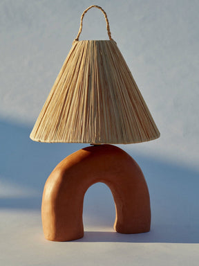 Lampe de Table Élégante - Fabrication Artisanale et Énergie Efficace