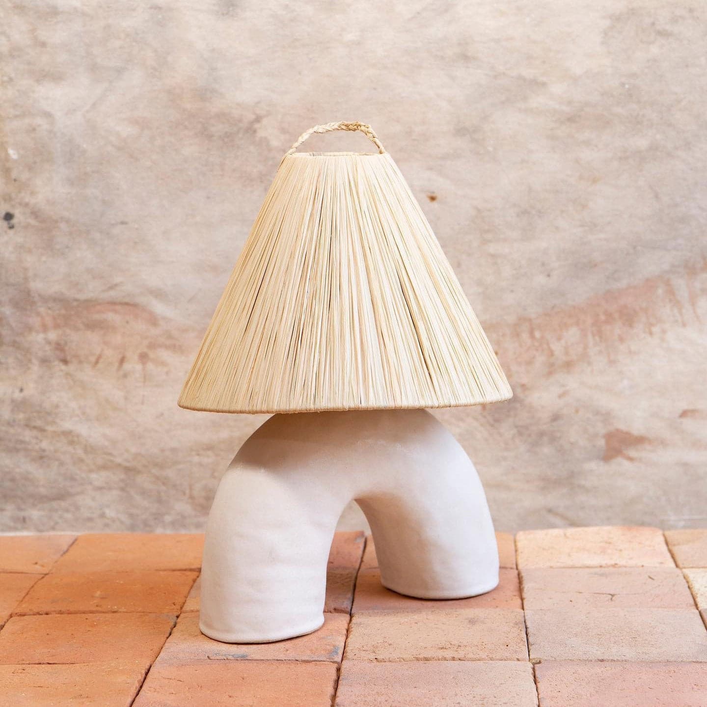 Lampe de Table Élégante - Fabrication Artisanale et Énergie Efficace