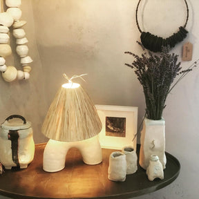 Lampe de Table Élégante - Fabrication Artisanale et Énergie Efficace
