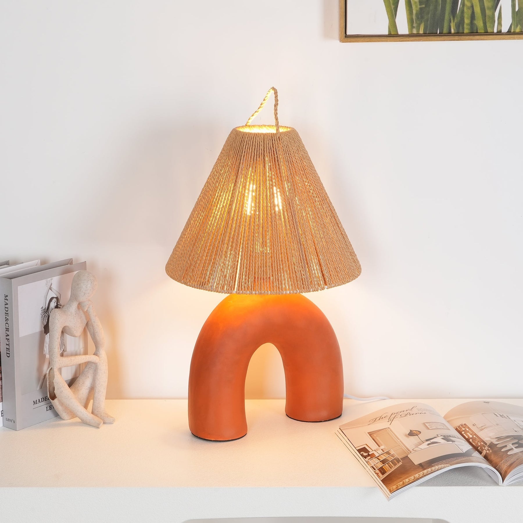 Lampe de Table Élégante - Fabrication Artisanale et Énergie Efficace