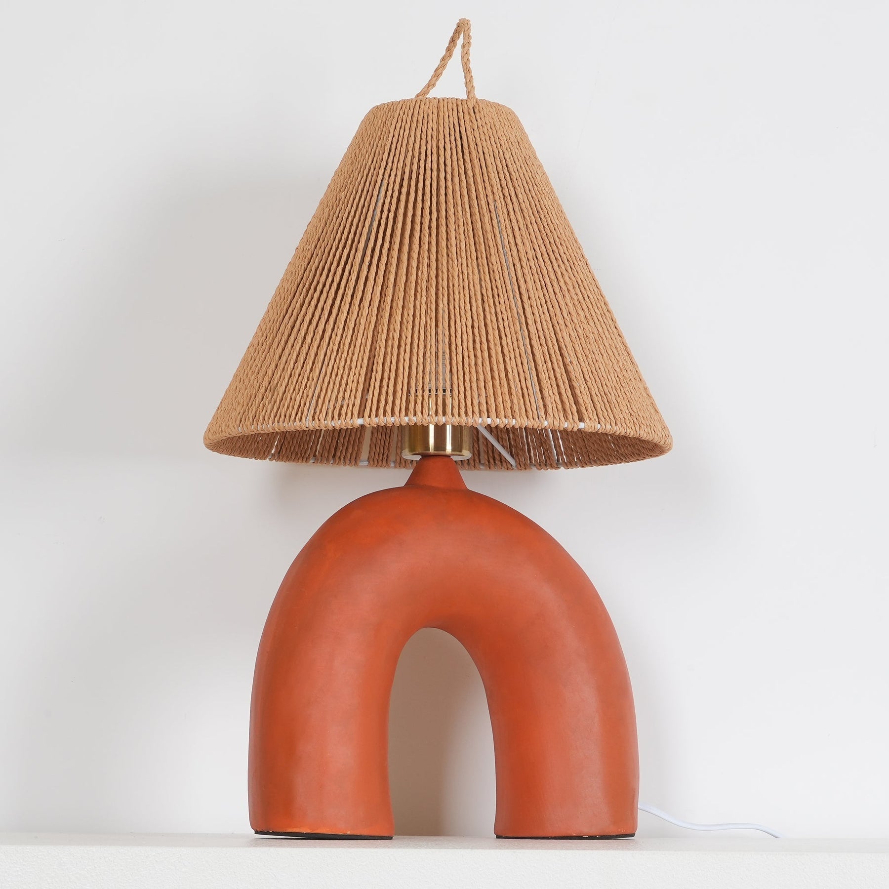 Lampe de Table Élégante - Fabrication Artisanale et Énergie Efficace