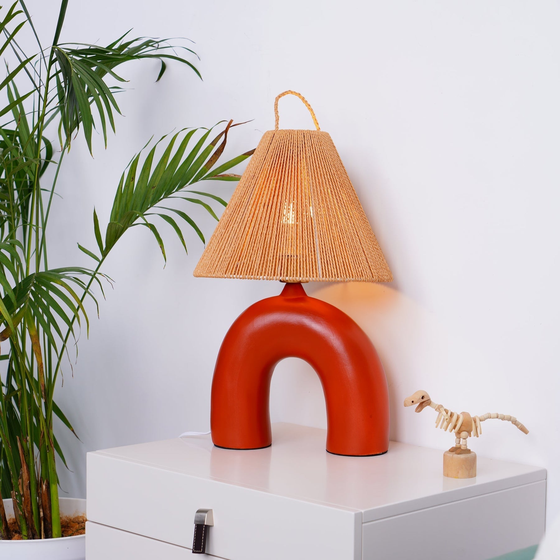 Lampe de Table Élégante - Fabrication Artisanale et Énergie Efficace