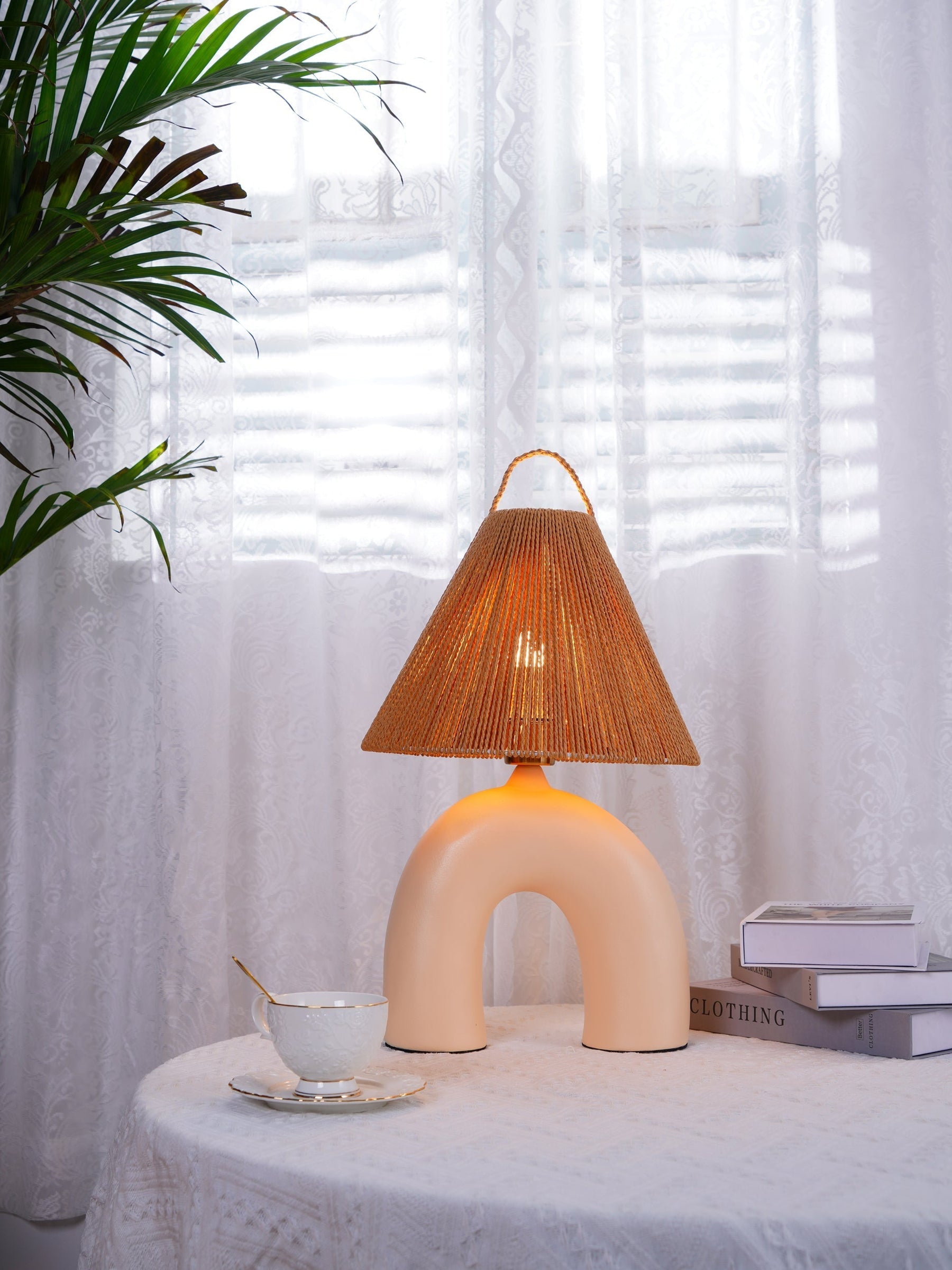 Lampe de Table Élégante - Fabrication Artisanale et Énergie Efficace