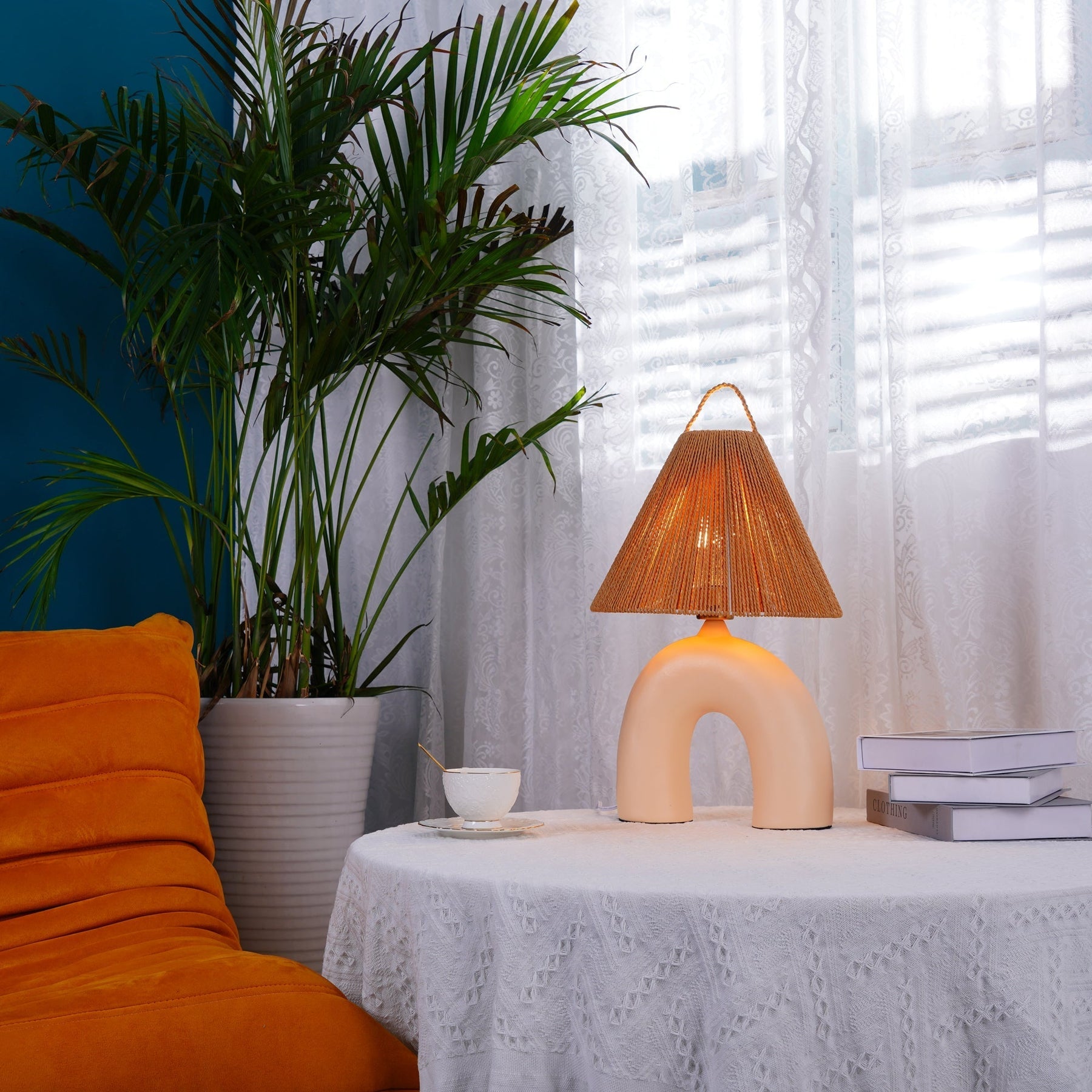 Lampe de Table Élégante - Fabrication Artisanale et Énergie Efficace