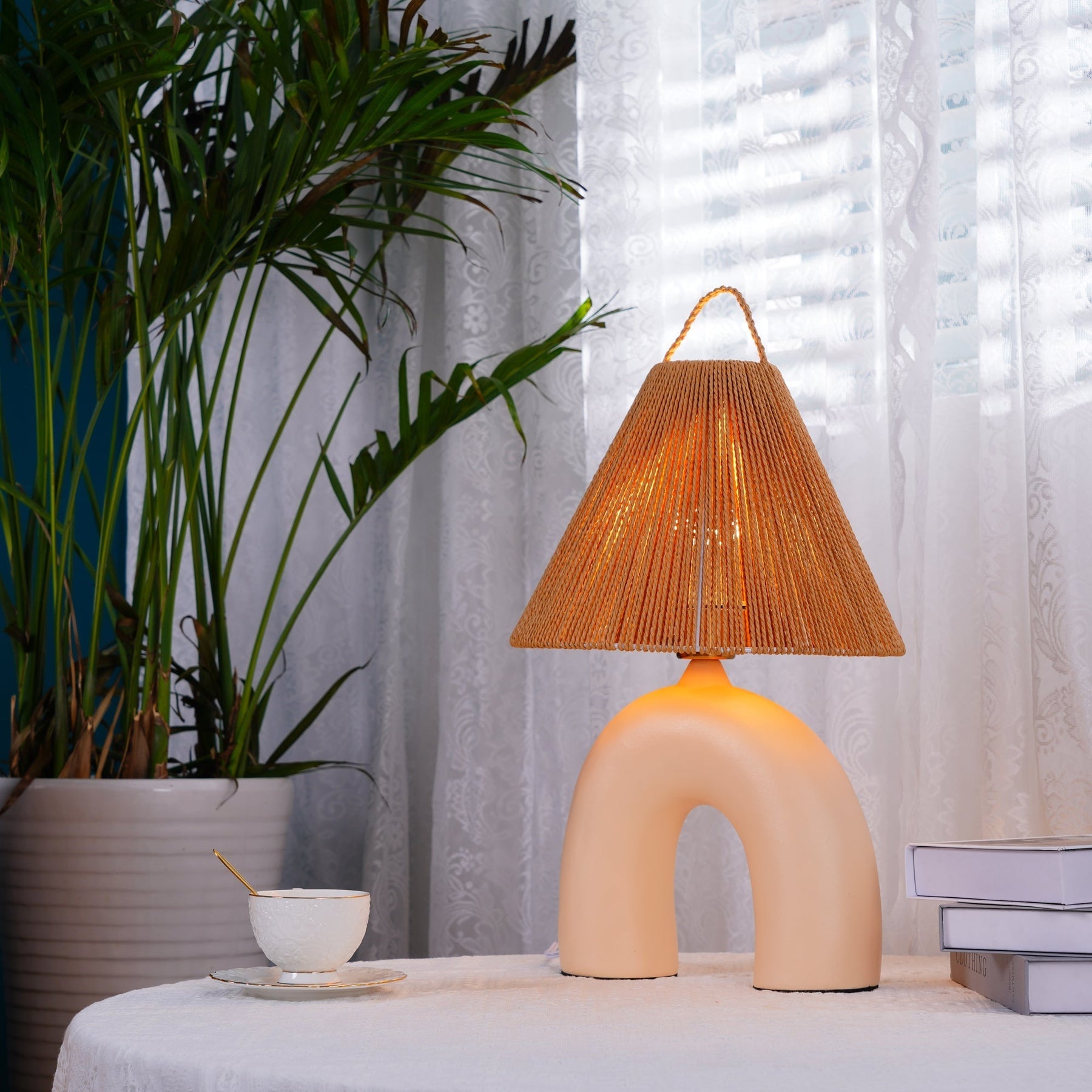 Lampe de Table Élégante - Fabrication Artisanale et Énergie Efficace