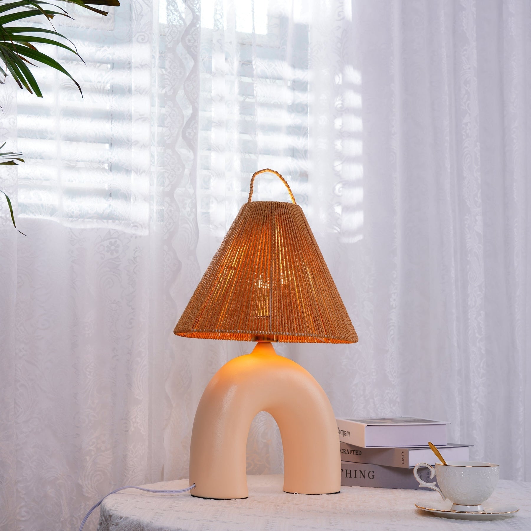 Lampe de Table Élégante - Fabrication Artisanale et Énergie Efficace