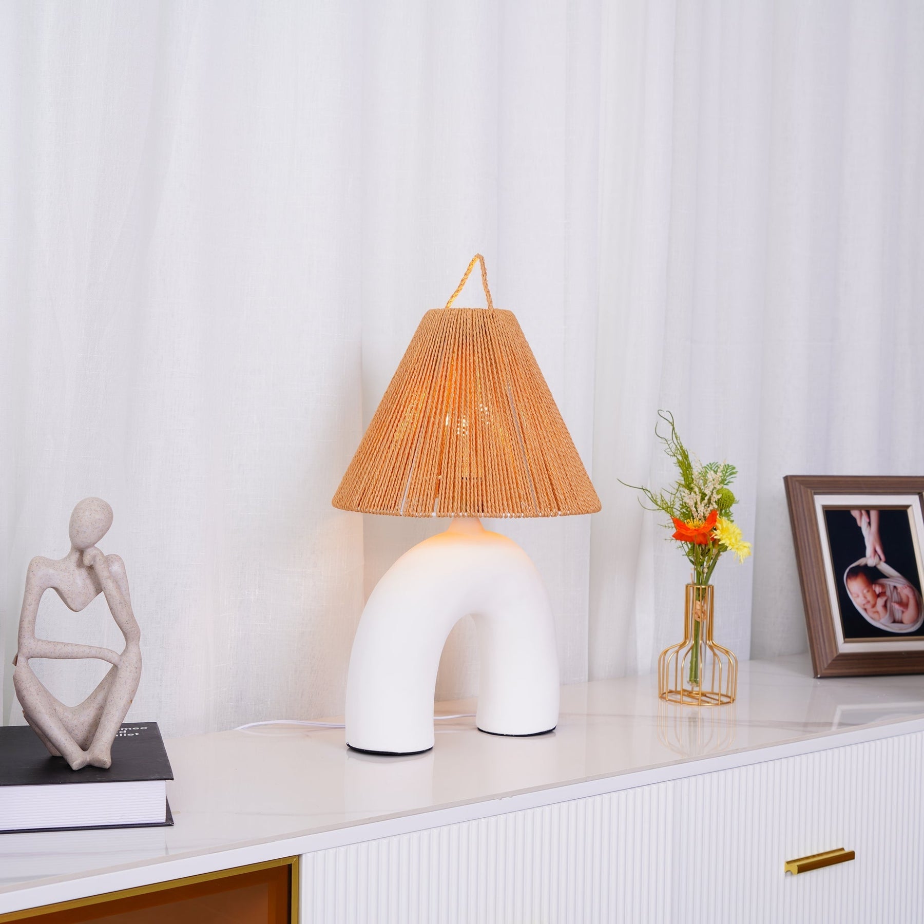 Lampe de Table Élégante - Fabrication Artisanale et Énergie Efficace
