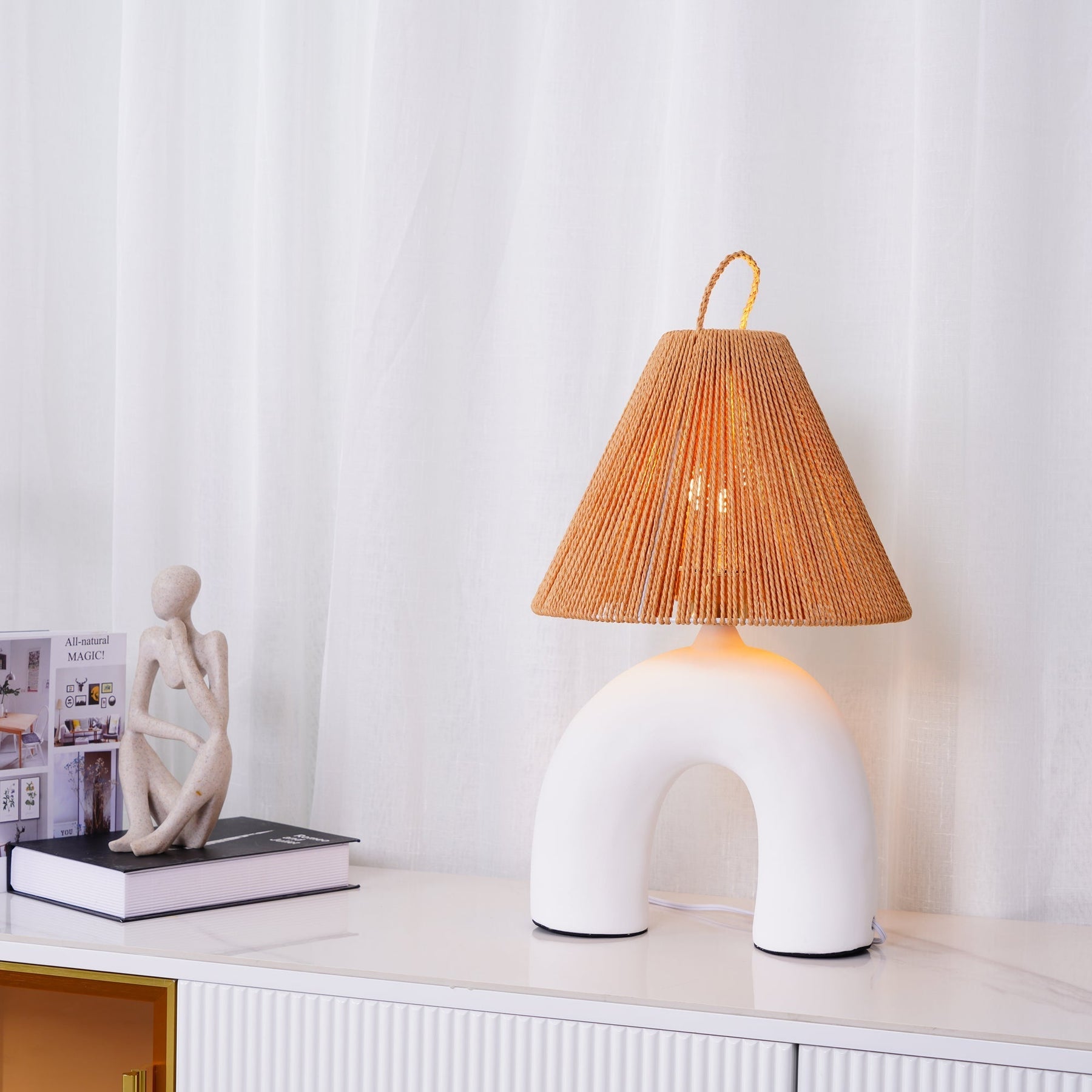 Lampe de Table Élégante - Fabrication Artisanale et Énergie Efficace
