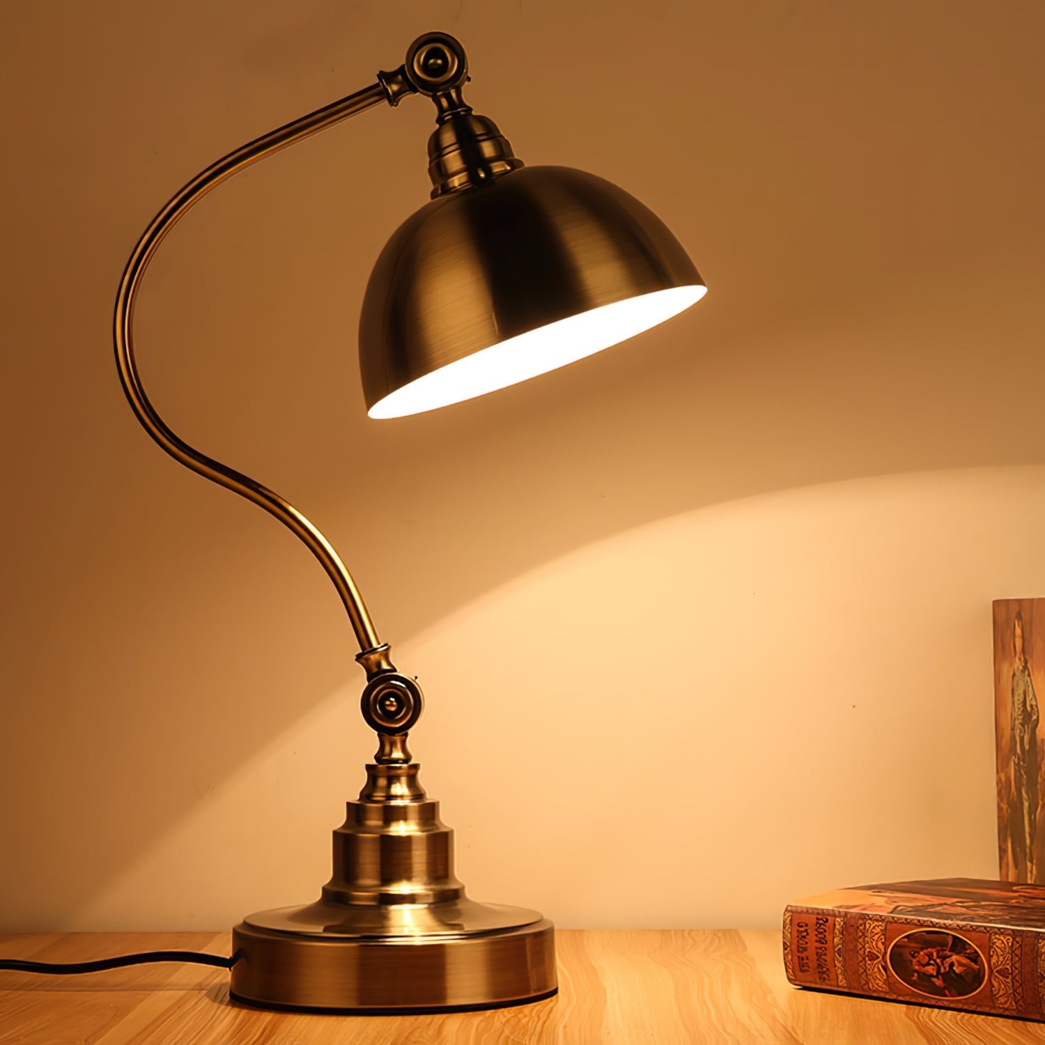 Lampe de Table en Laiton - Éclairage Élégant et Ajustable