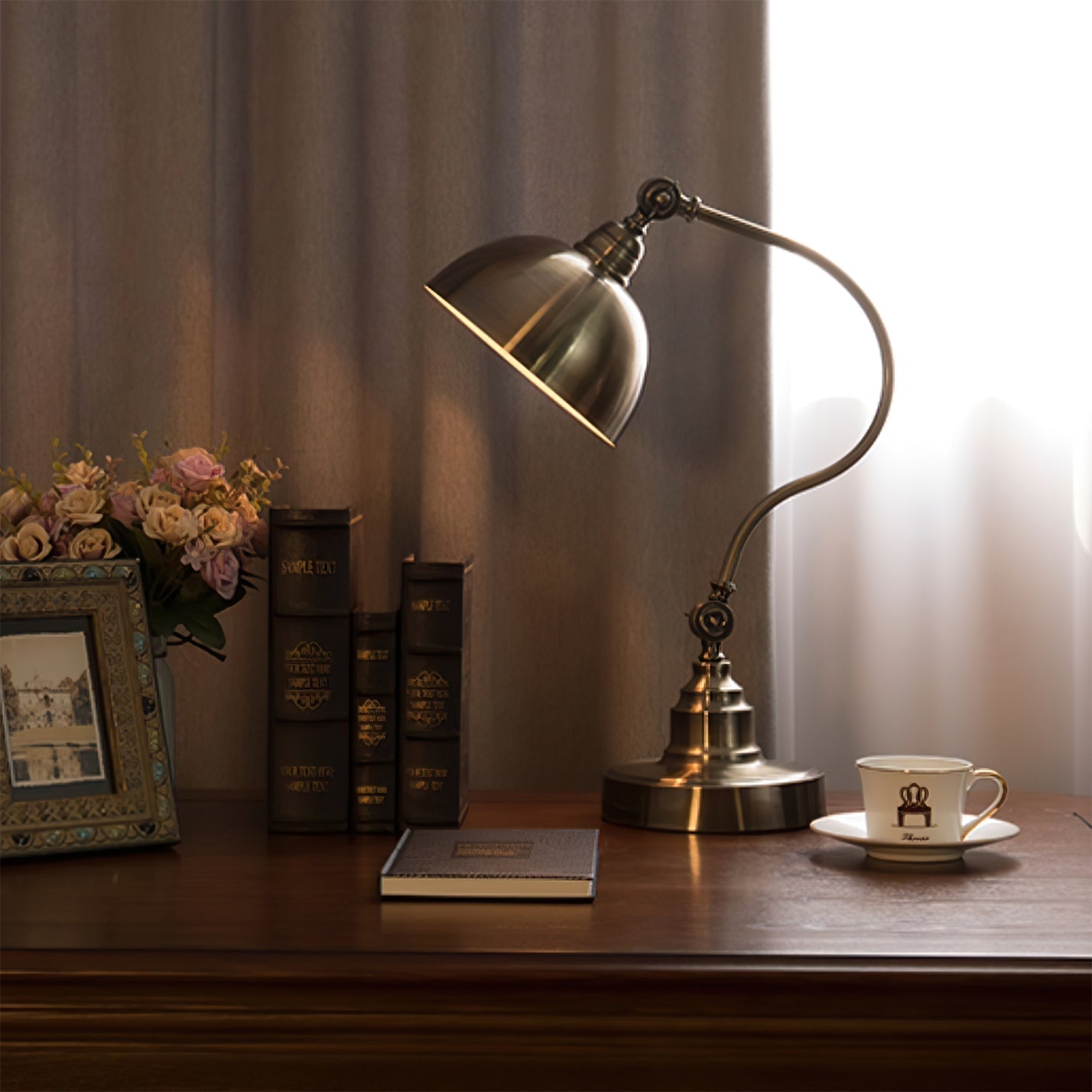 Lampe de Table en Laiton - Éclairage Élégant et Ajustable