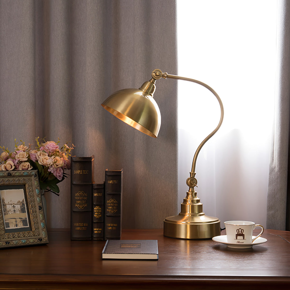 Lampe de Table en Laiton - Éclairage Élégant et Ajustable