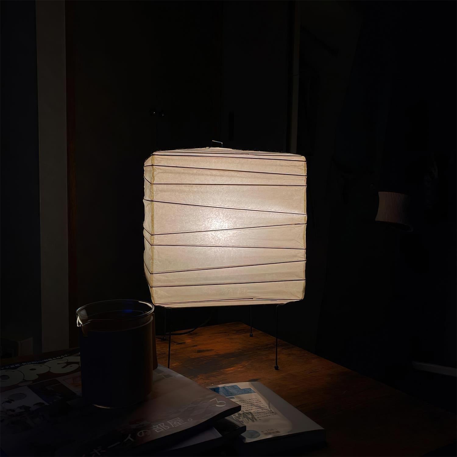 Lampe en Papier de Mûrier - Design Organique et Artisanat Raffiné