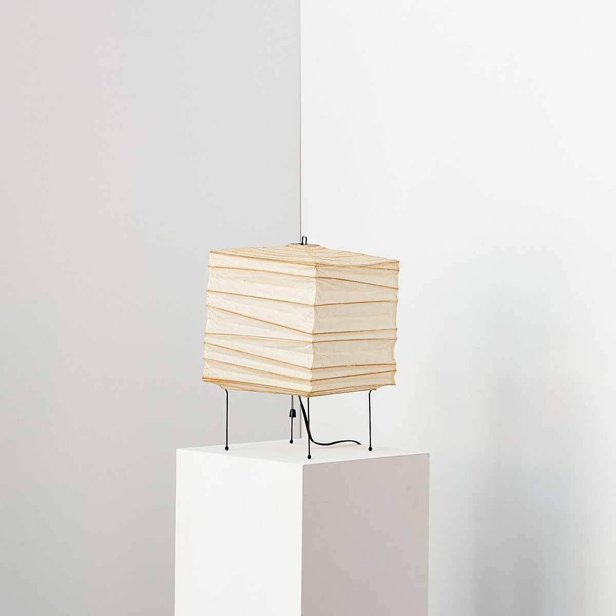 Lampe en Papier de Mûrier - Design Organique et Artisanat Raffiné