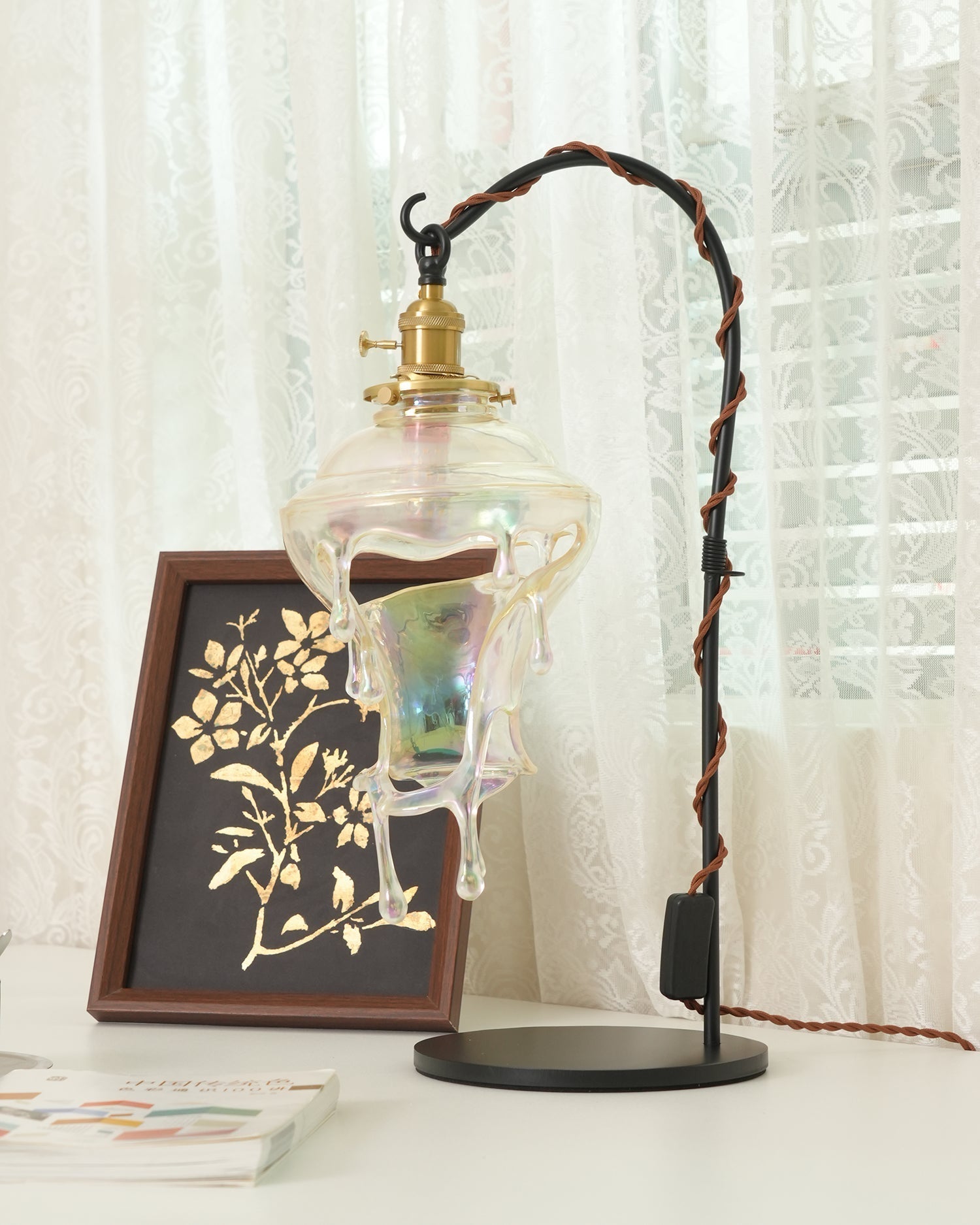Lampe de Table en Résine - Design Organique et Éthéré