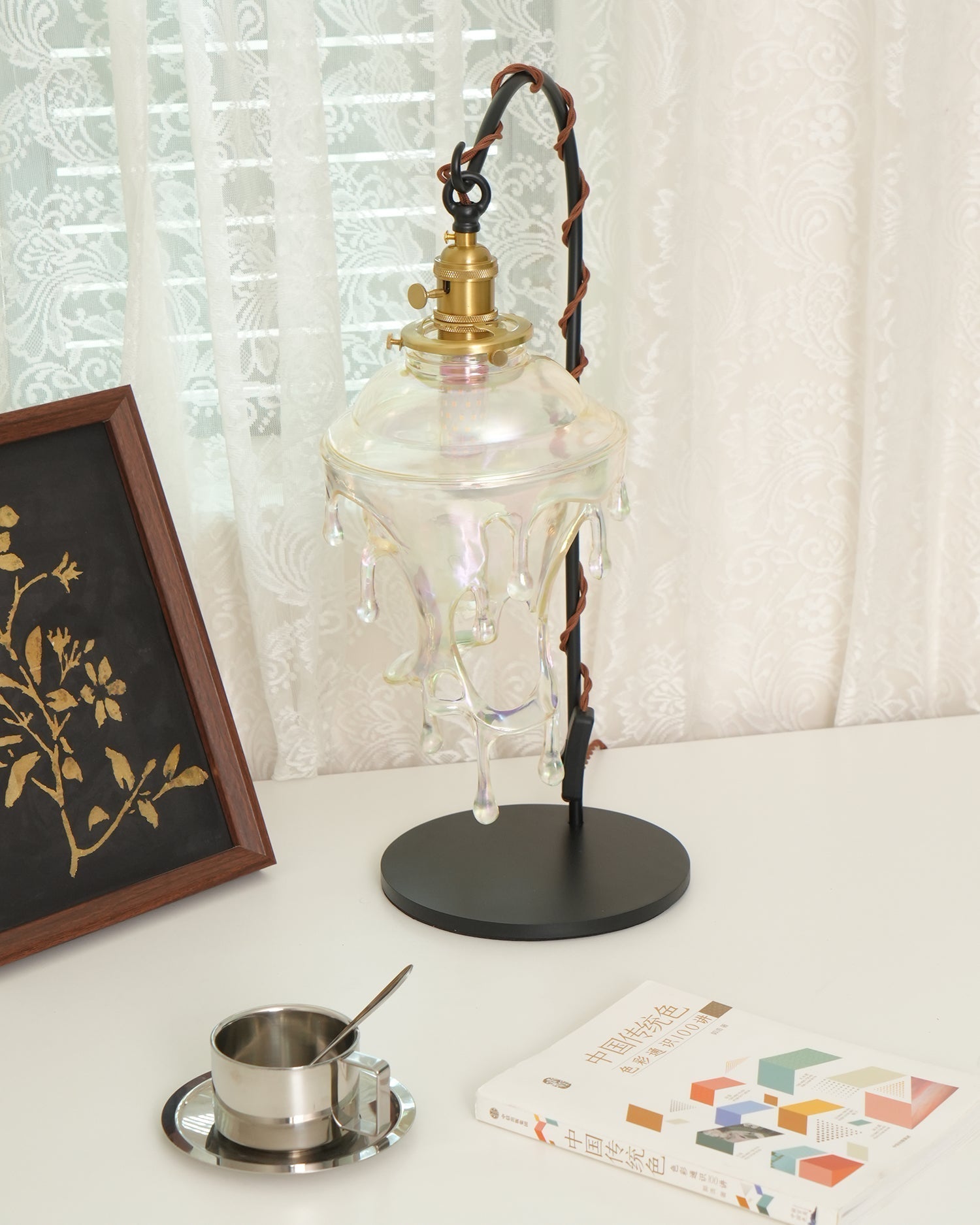 Lampe de Table en Résine - Design Organique et Éthéré