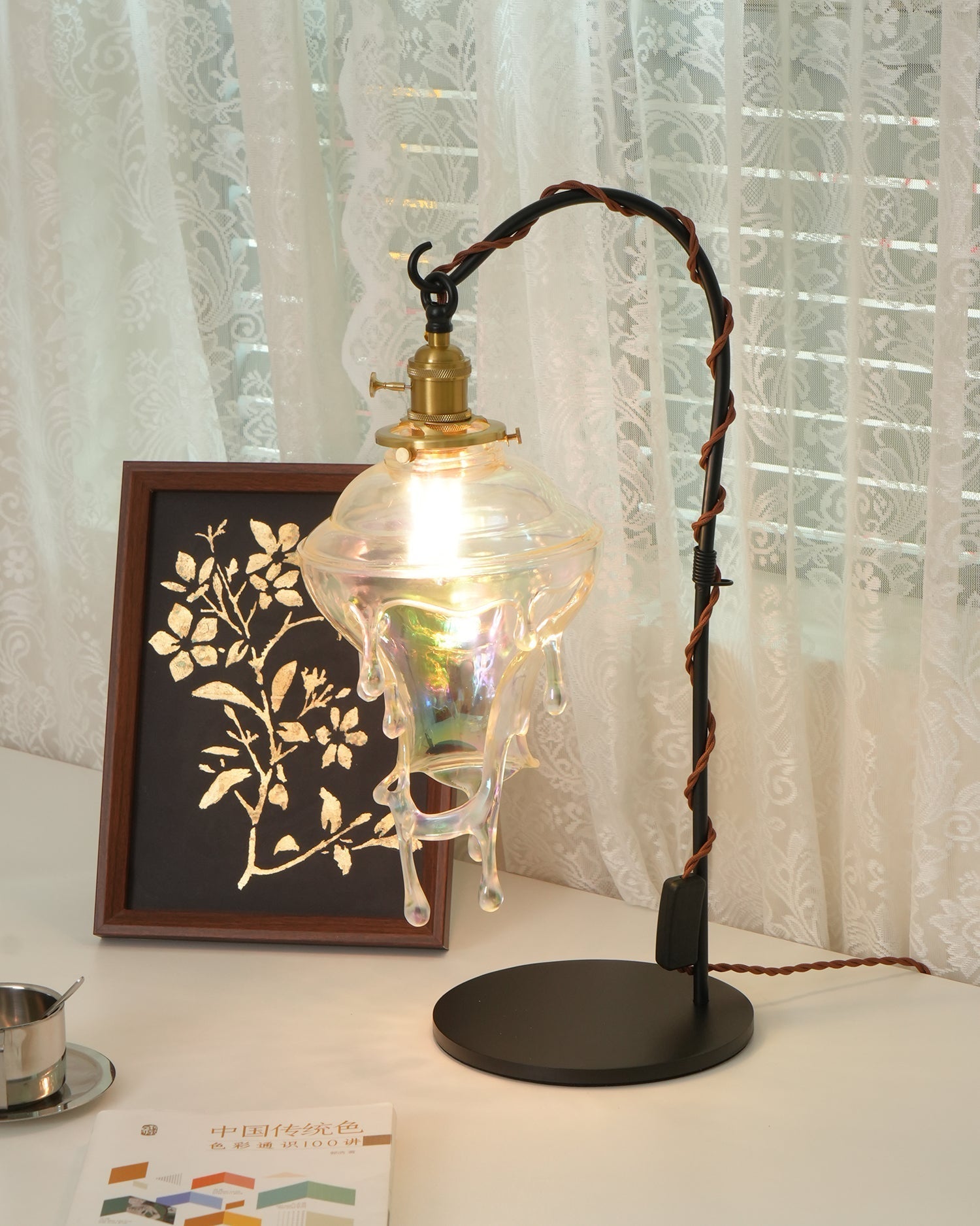 Lampe de Table en Résine - Design Organique et Éthéré