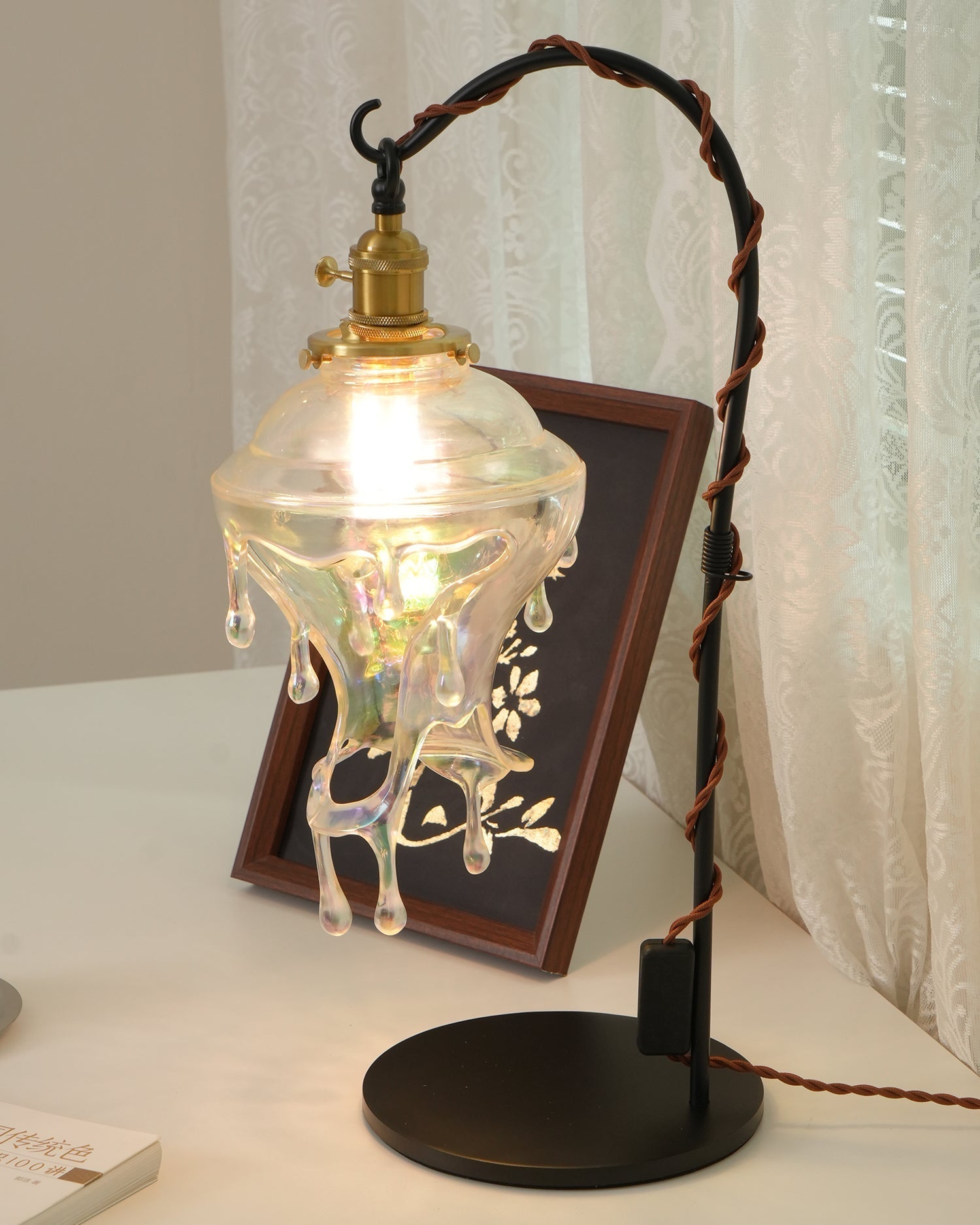 Lampe de Table en Résine - Design Organique et Éthéré