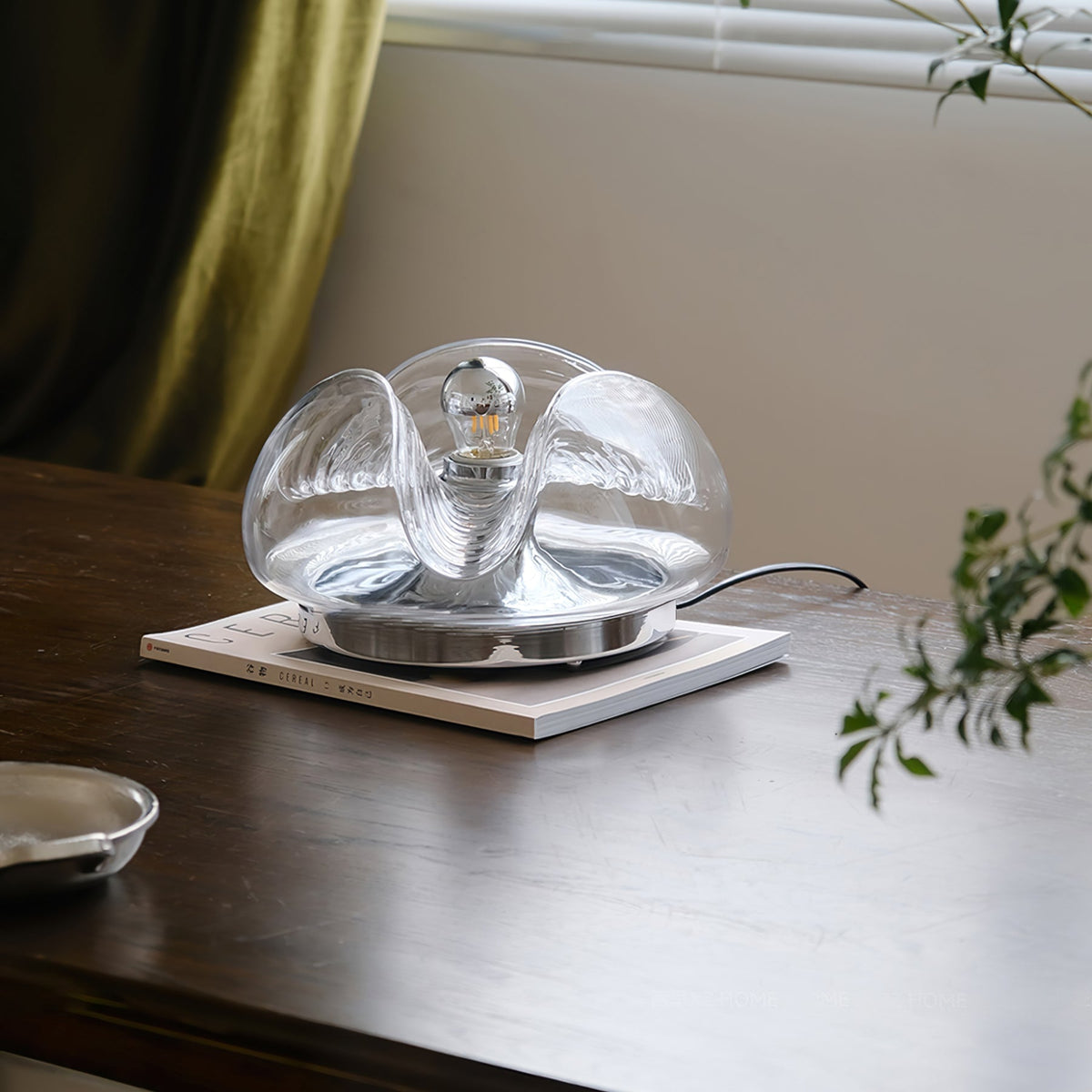 Lampe de Table Élégante - Design Compact et Éclairage Stylé