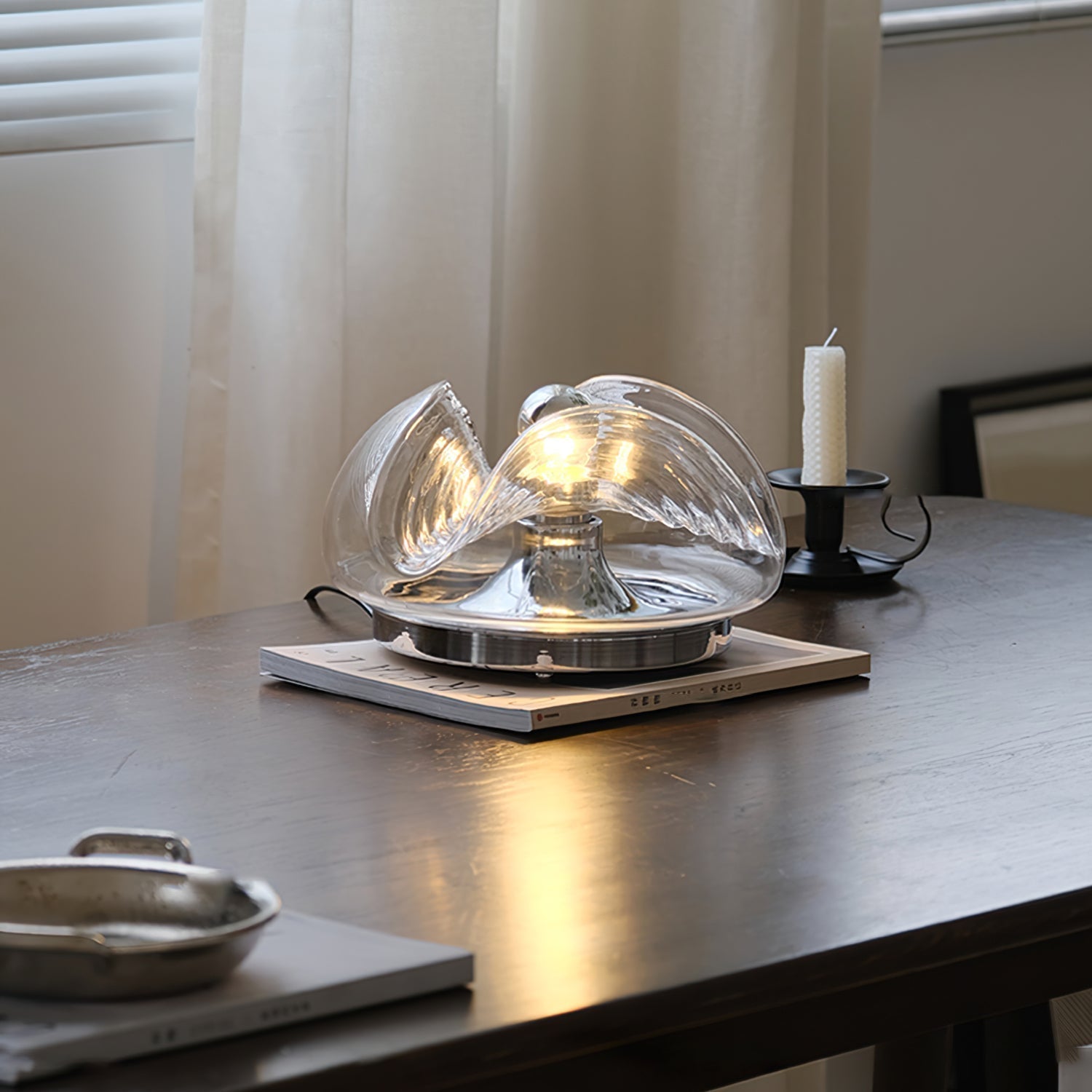 Lampe de Table Élégante - Design Compact et Éclairage Stylé