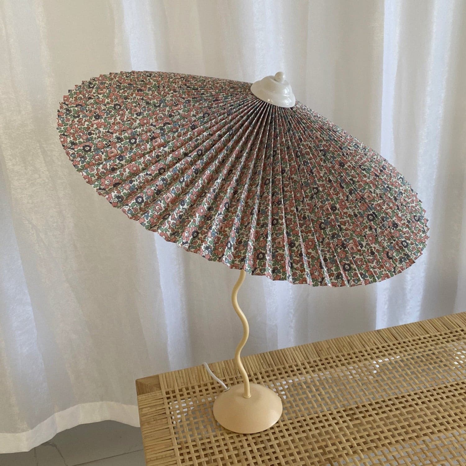 Lampe de Table Élégante - Abat-Jour Plissé et Fini à la Main