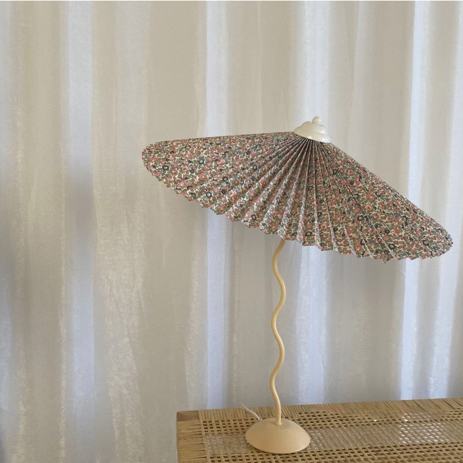 Lampe de Table Élégante - Abat-Jour Plissé et Fini à la Main