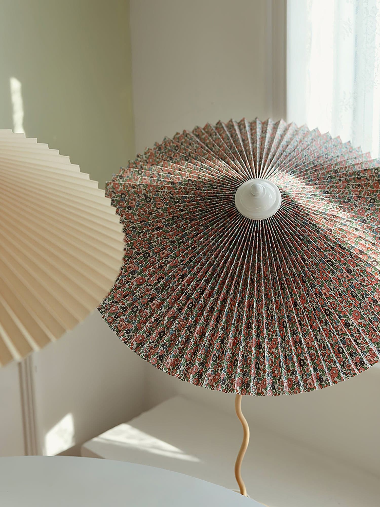 Lampe de Table Élégante - Abat-Jour Plissé et Fini à la Main