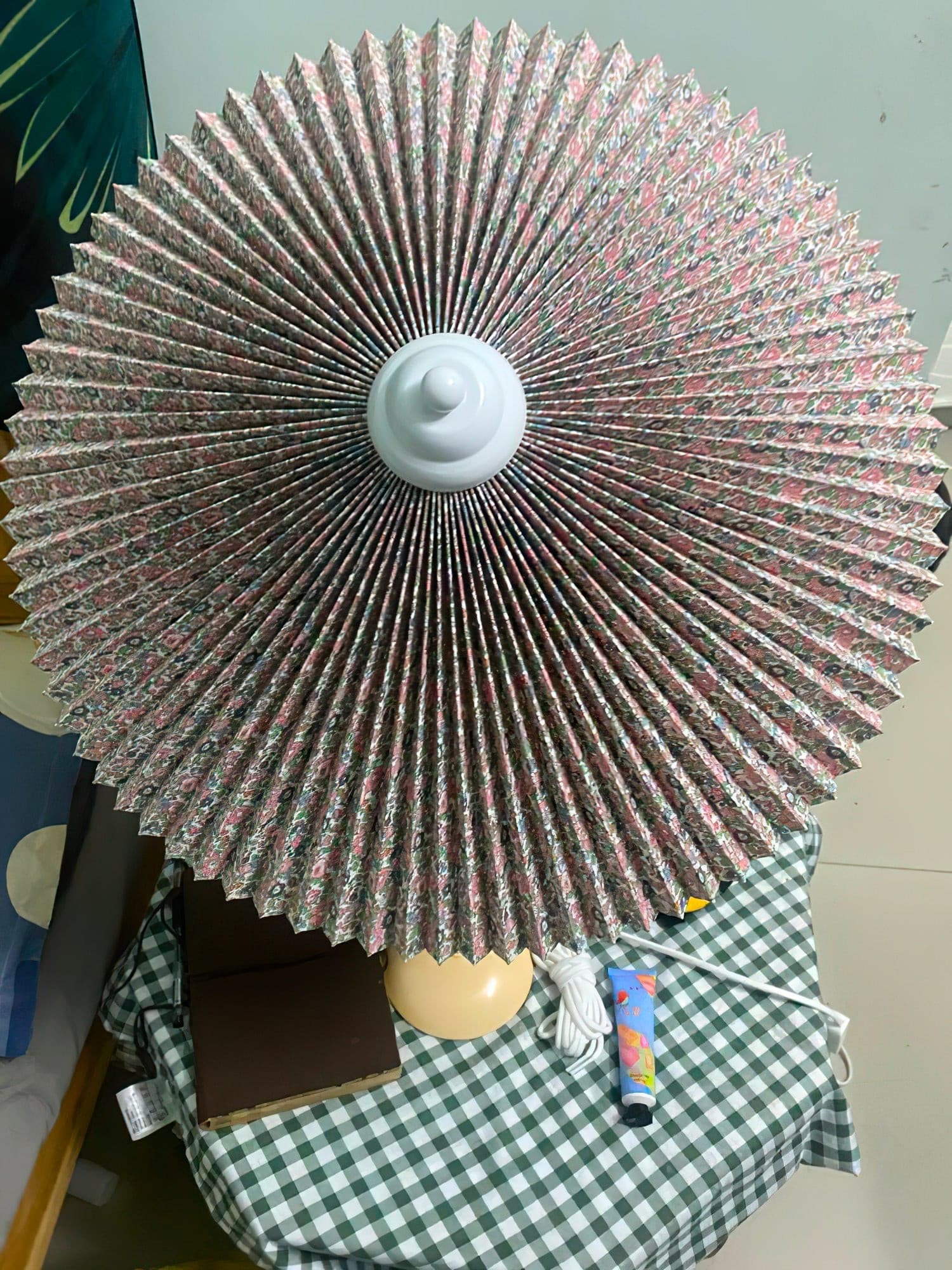 Lampe de Table Élégante - Abat-Jour Plissé et Fini à la Main