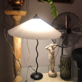 Lampe de Table Élégante - Abat-Jour Plissé et Fini à la Main