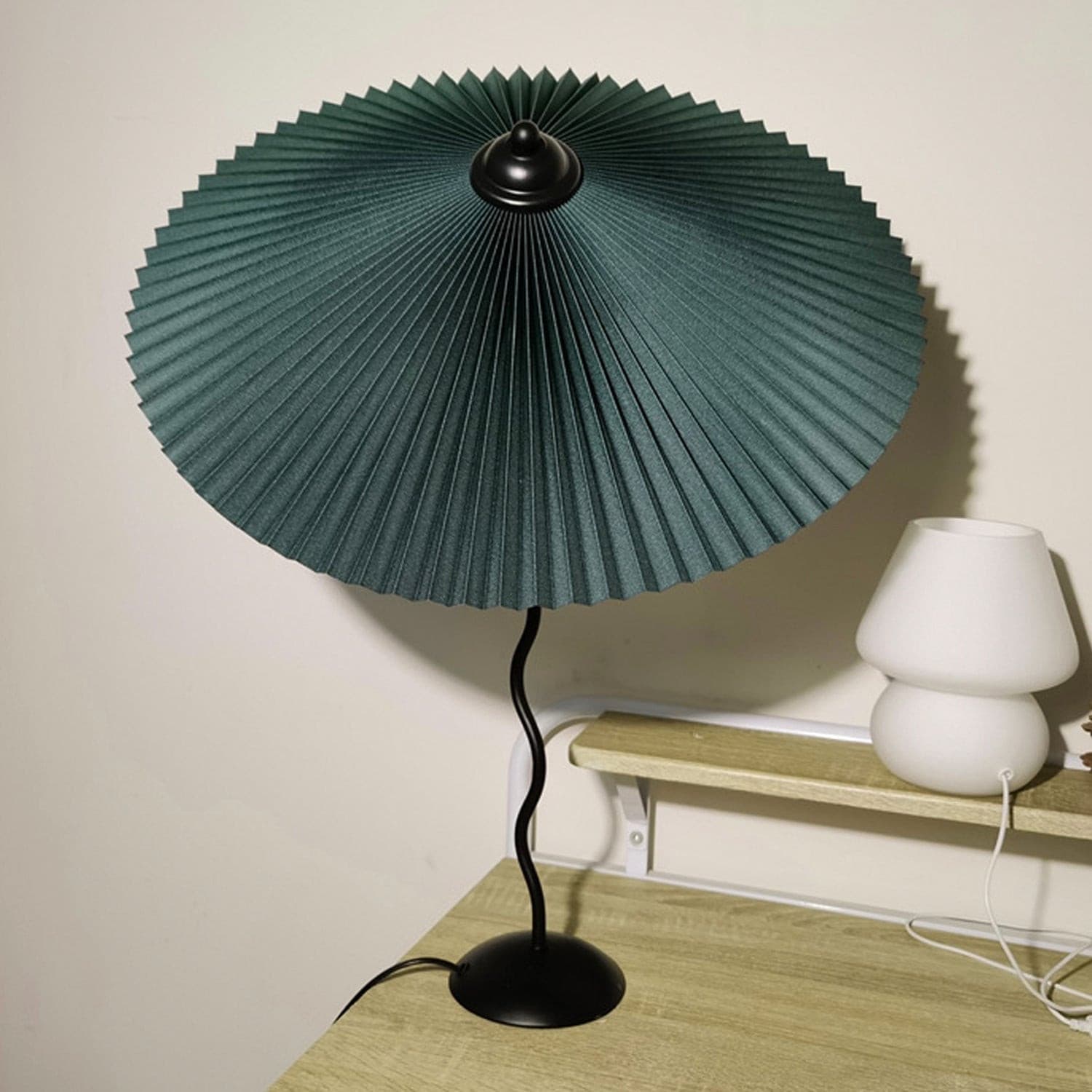 Lampe de Table Élégante - Abat-Jour Plissé et Fini à la Main