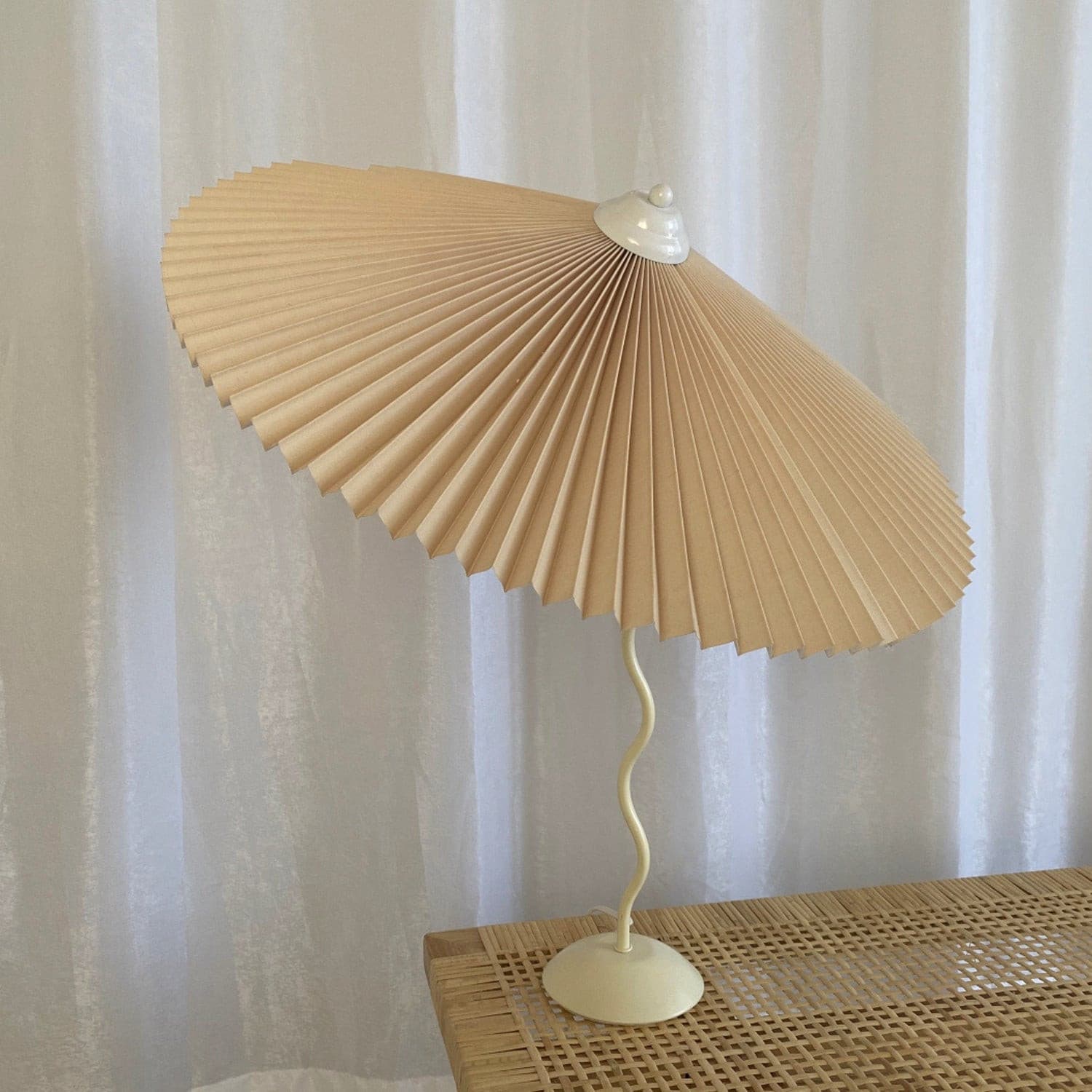 Lampe de Table Élégante - Abat-Jour Plissé et Fini à la Main