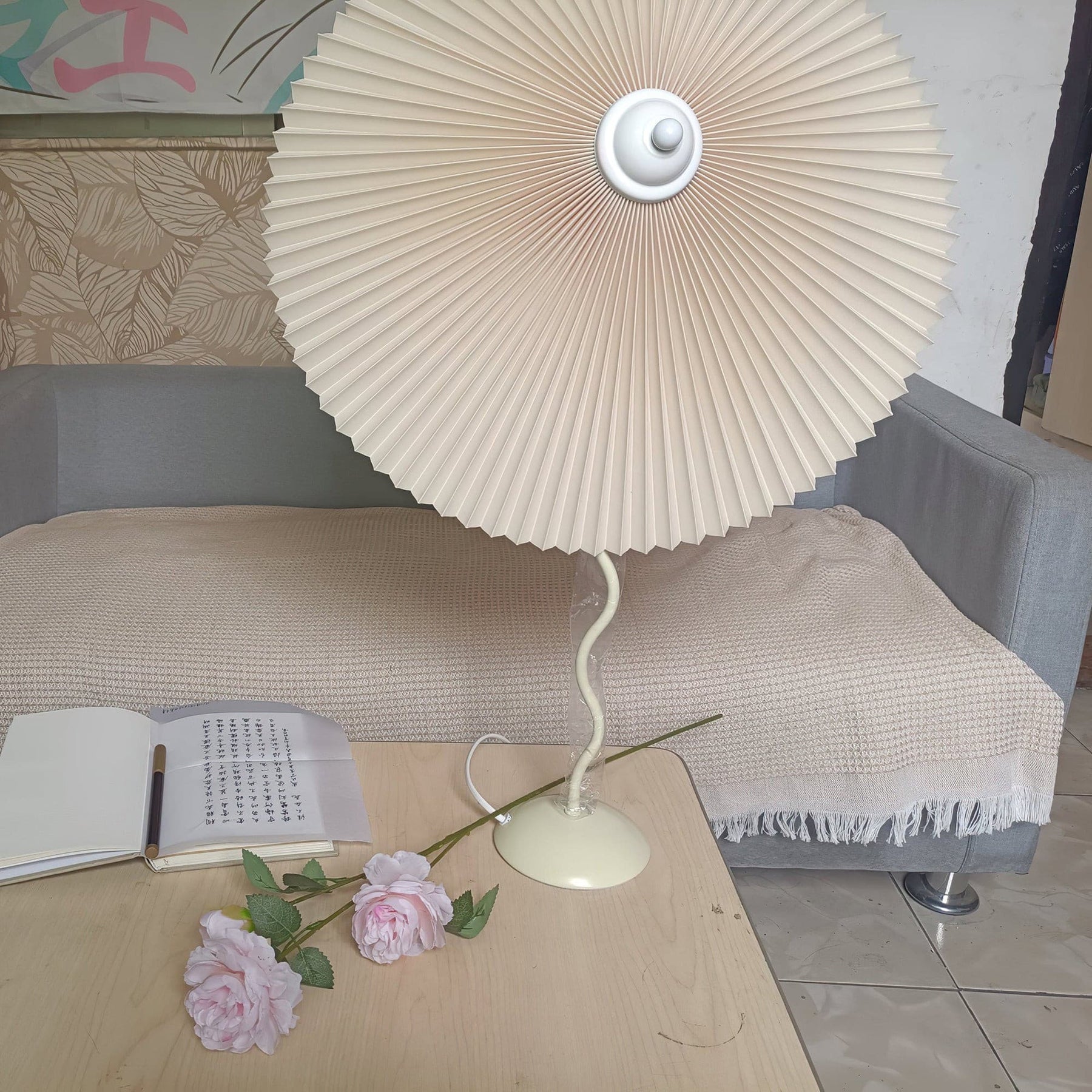 Lampe de Table Élégante - Abat-Jour Plissé et Fini à la Main
