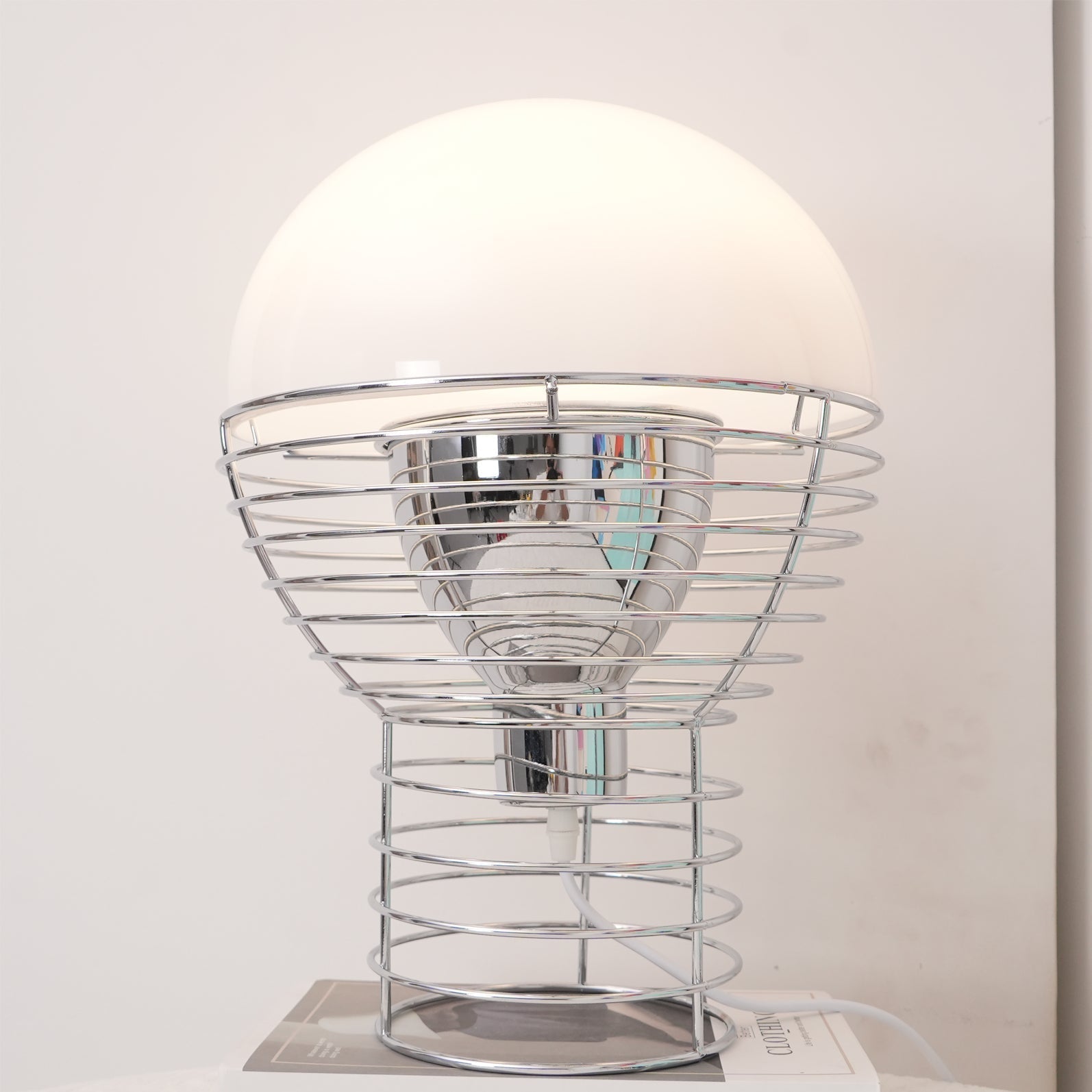 Lampe de Bureau Minimaliste en Métal - Design Audacieux et Polyvalent