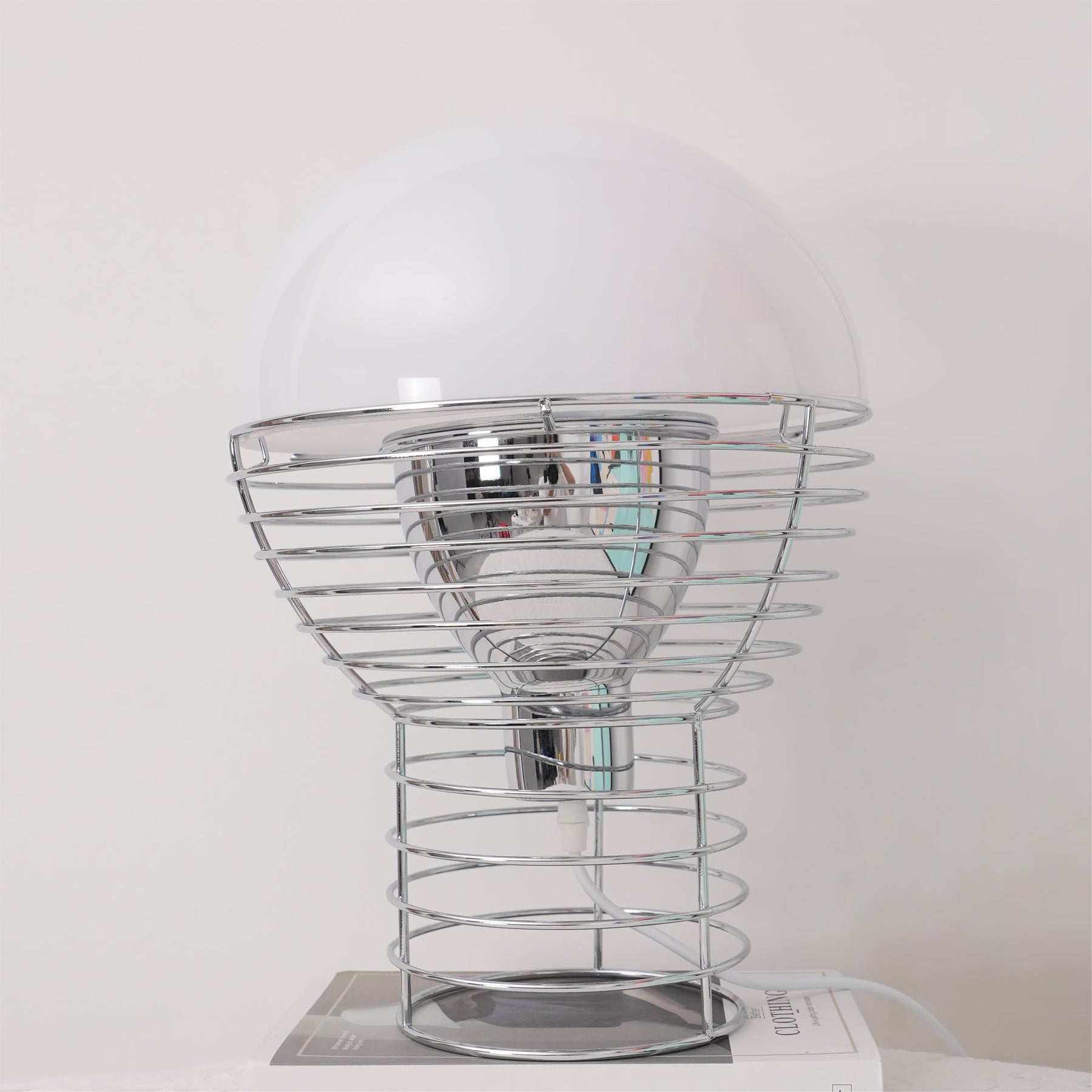 Lampe de Bureau Minimaliste en Métal - Design Audacieux et Polyvalent