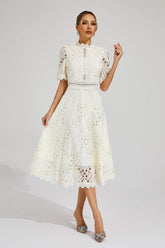Robe midi en dentelle col haut évasée femme silhouette gracieuse cocktail été