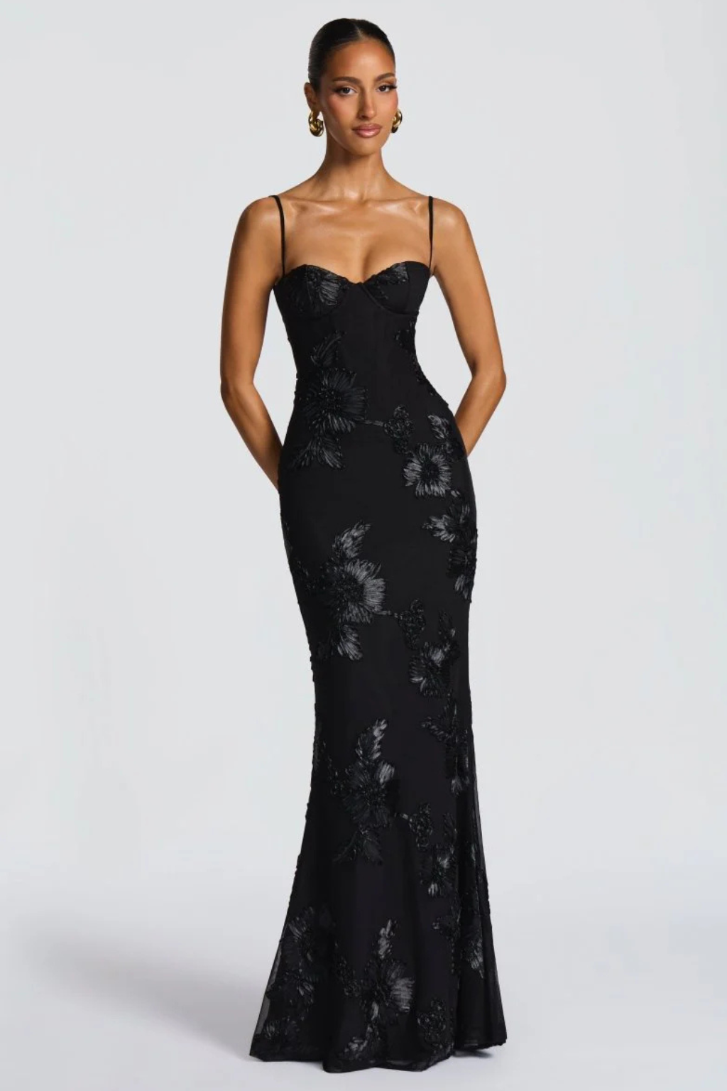 Robe longue brodée fleurie corsage corset bretelles fines femme
