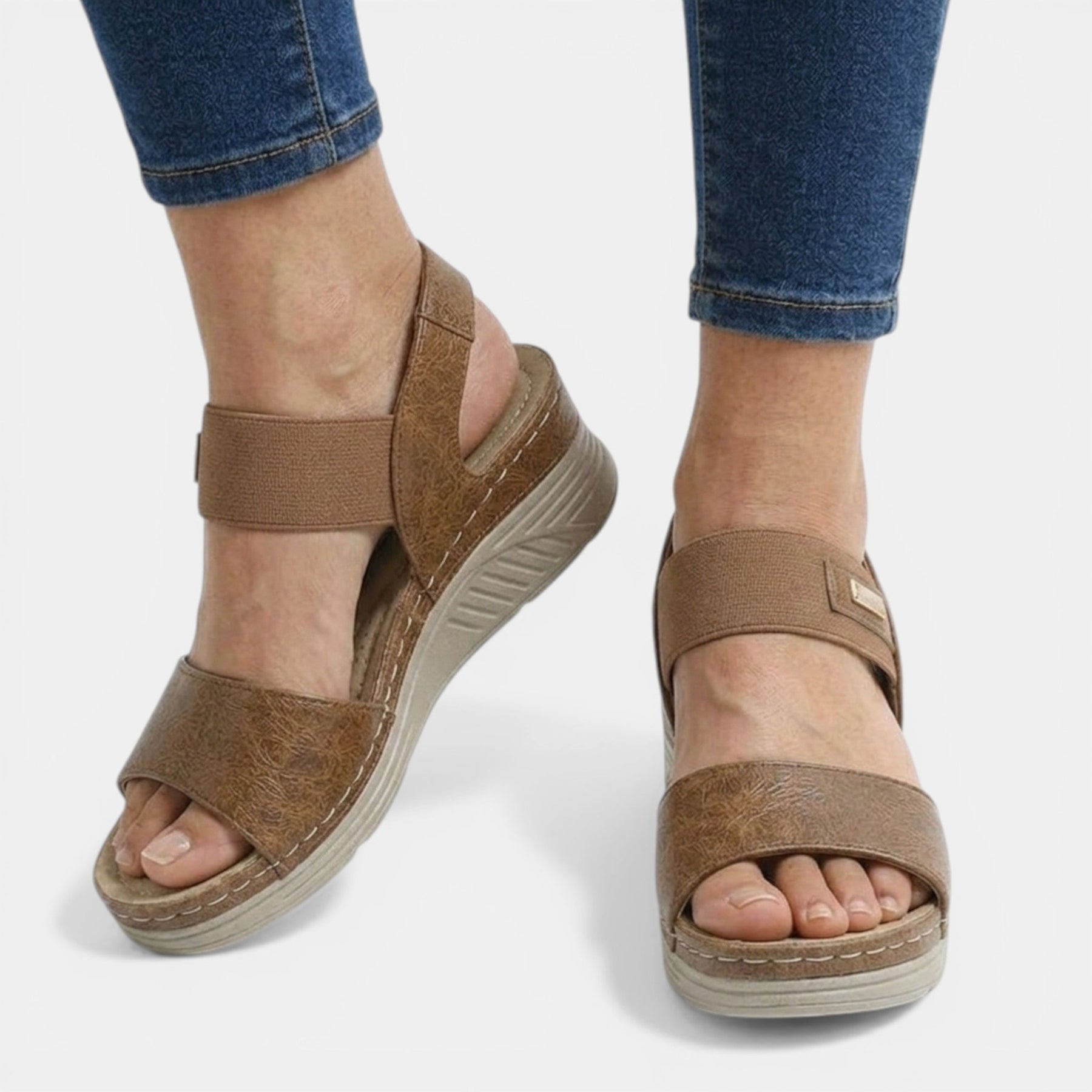 Sandales compensées cuir synthétique bout ouvert double bride femme