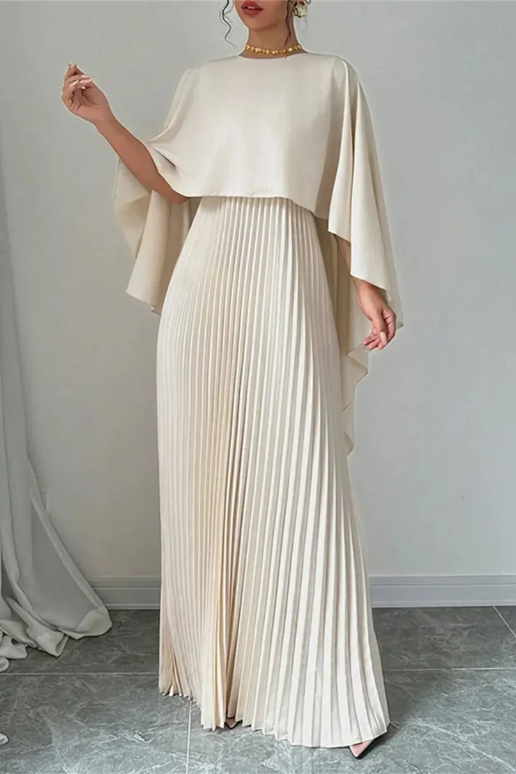 Robe de Soirée Maxi Plissée | Élégante avec Manches Cape