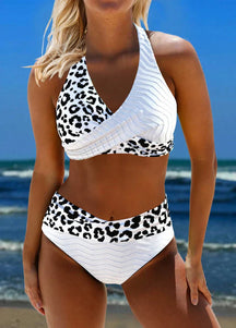 Bikini en tissu satiné à design croisé femme élégant silhouette moderne