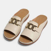 Sandales plateforme synthétiques bout ouvert détail boucle slip-on femme