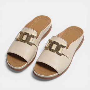 Sandales plateforme synthétiques bout ouvert détail boucle slip-on femme