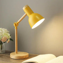 Lampe de Table en Bois Scandinave - Design Élégant et Éclairage Convivial