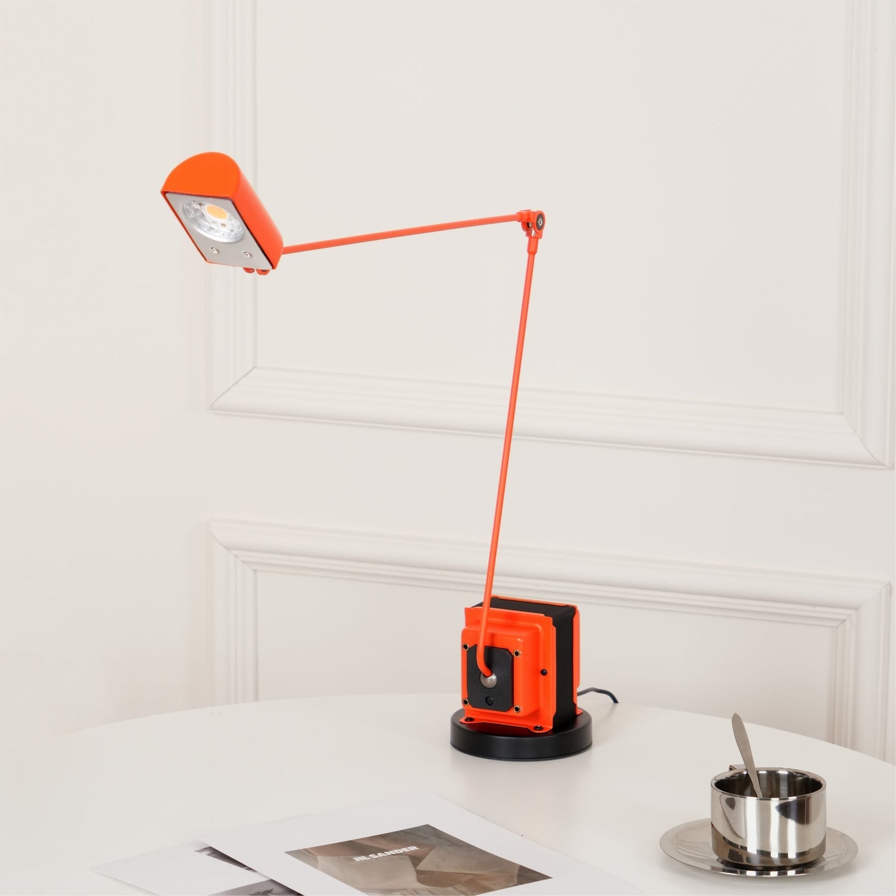Lampe de Table Élégante et Polyvalente - Diffuseur Rotatif et Gradation Ajustable