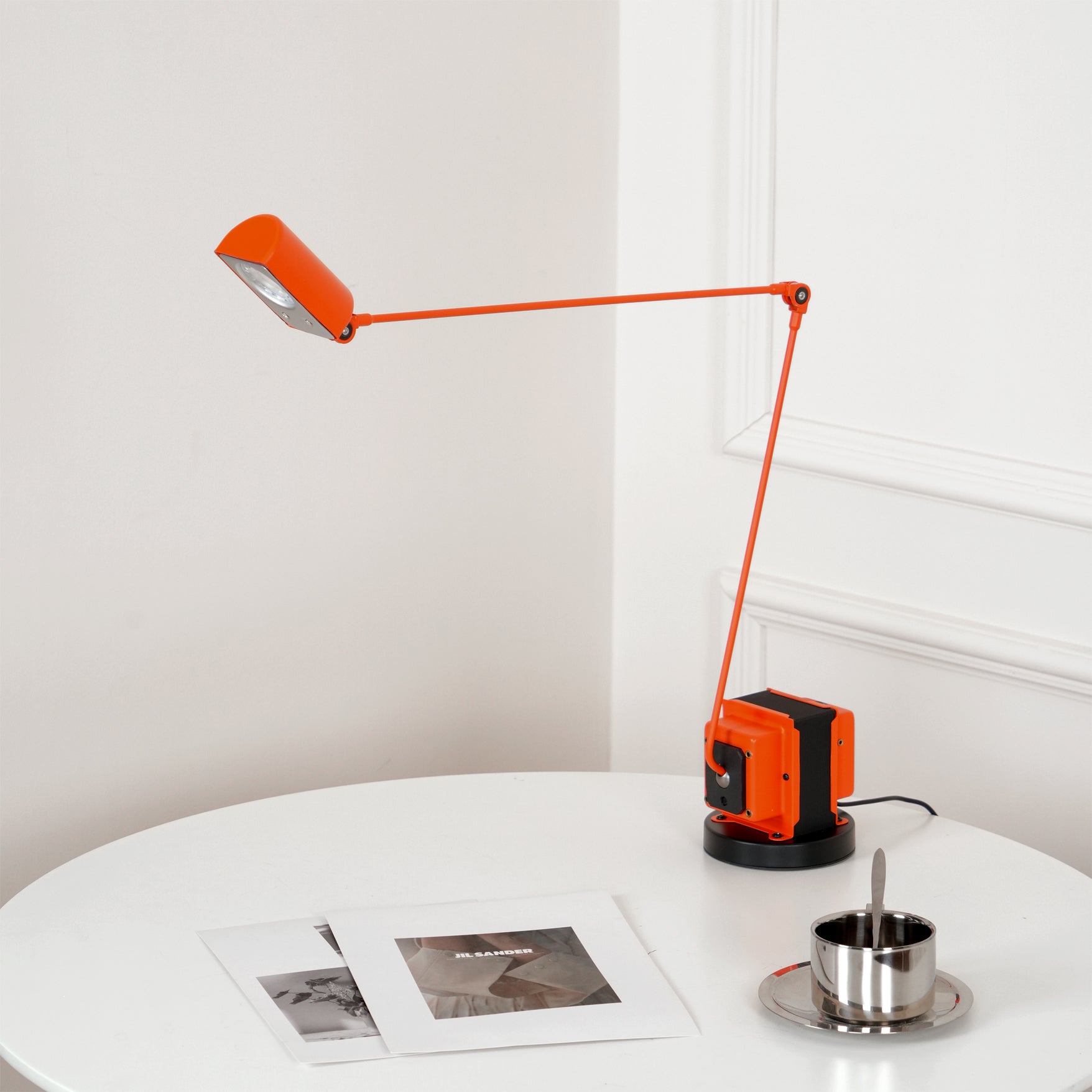 Lampe de Table Élégante et Polyvalente - Diffuseur Rotatif et Gradation Ajustable